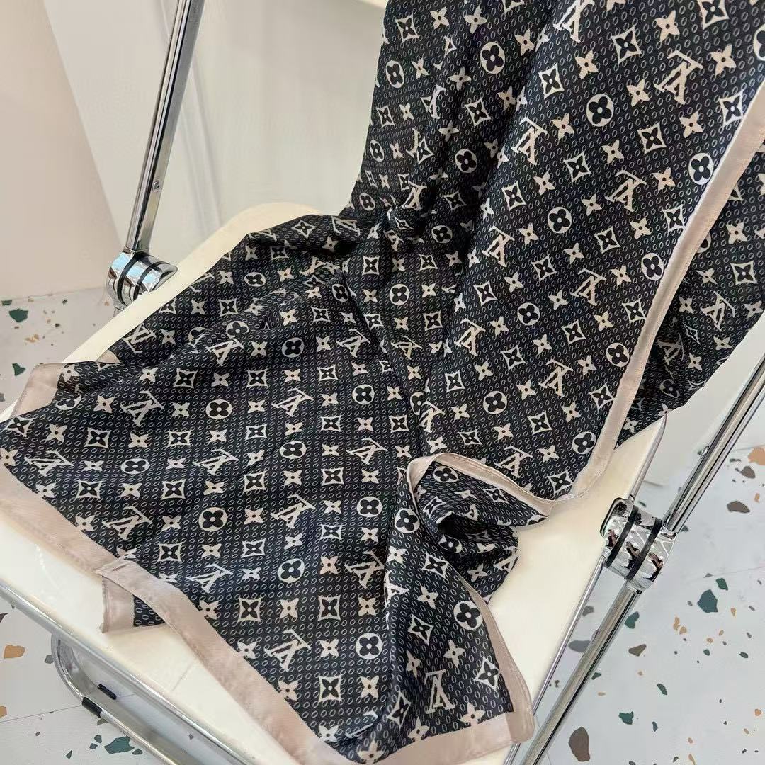 LVフルロゴプリントスカーフ【 50％割引+送料無料】