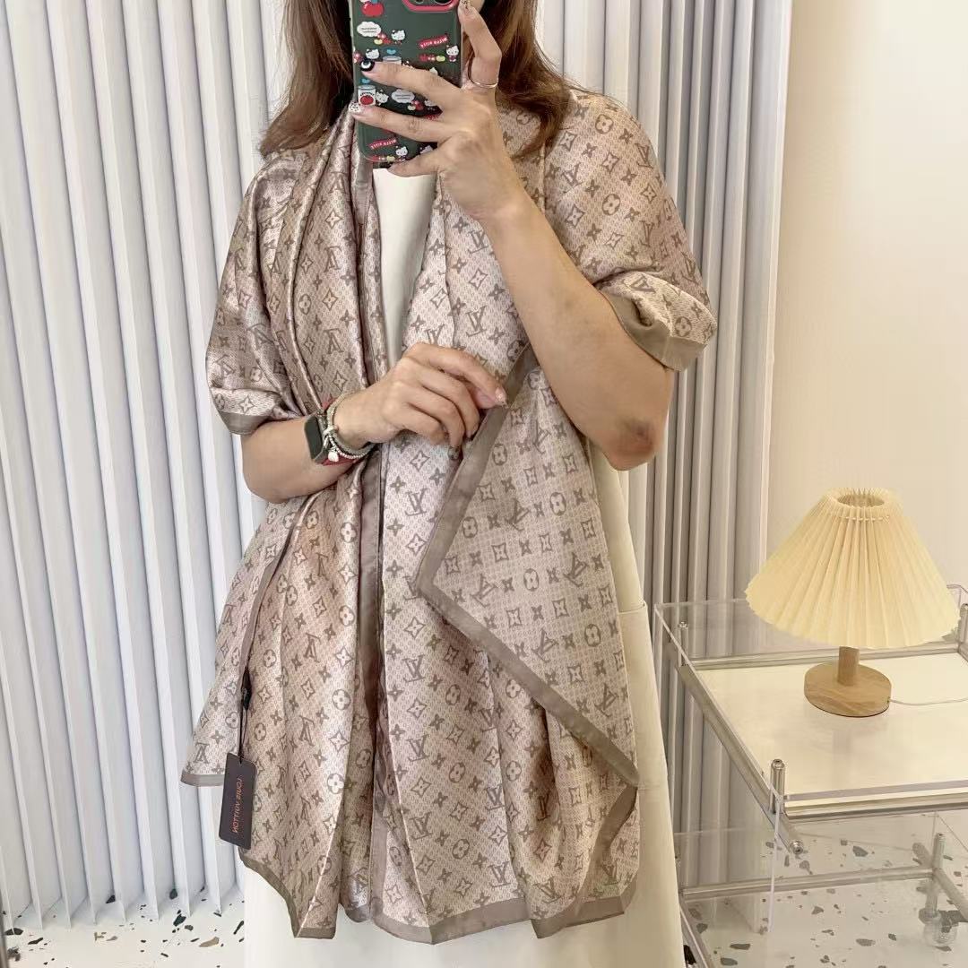 LVフルロゴプリントスカーフ【 50％割引+送料無料】