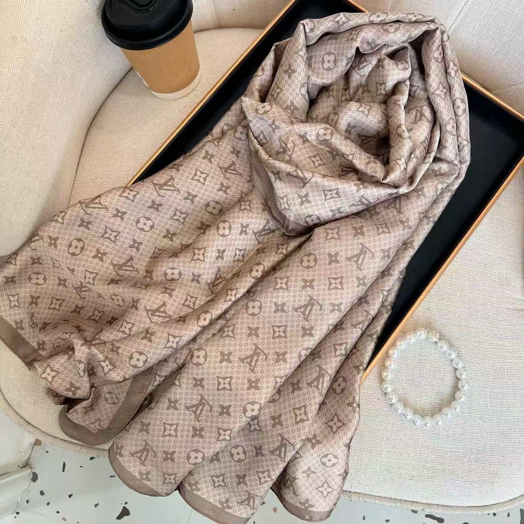 LVフルロゴプリントスカーフ【 50％割引+送料無料】