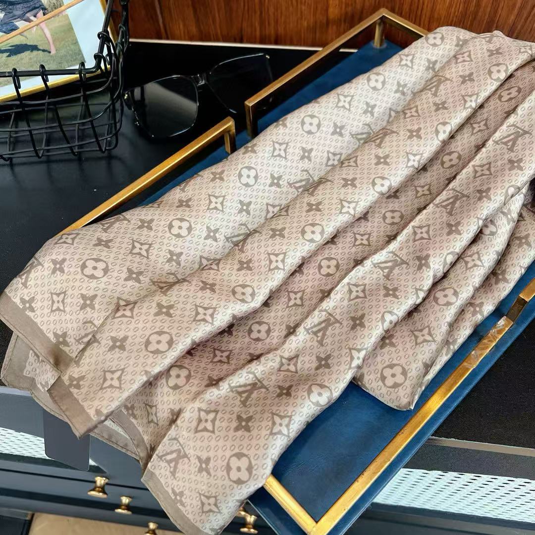 LVフルロゴプリントスカーフ【 50％割引+送料無料】