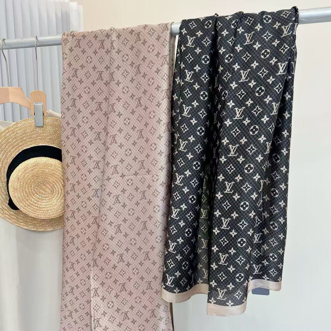 LVフルロゴプリントスカーフ【 50％割引+送料無料】