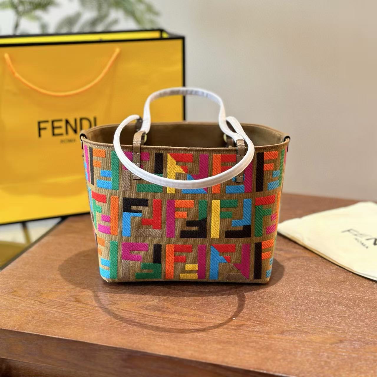 FEND1FF カラフルバスケットバッグ【 50％割引+送料無料】