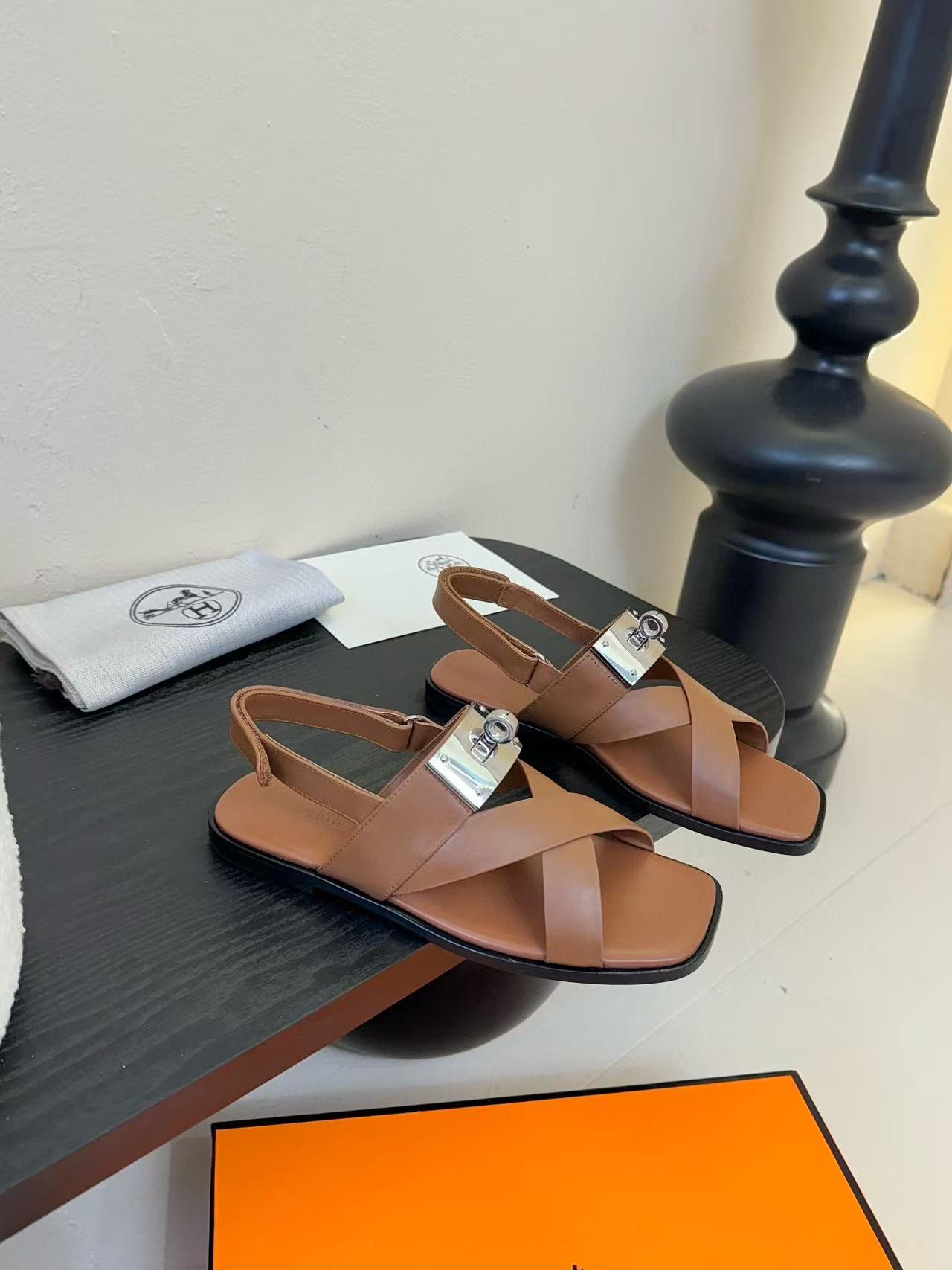 HERME5 高品質 Hバックルサンダル【50％割引+送料無料】🎈