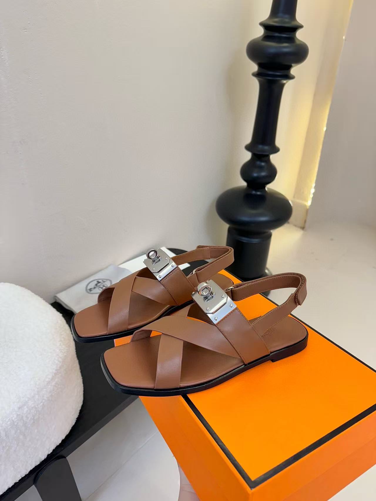 HERME5 高品質 Hバックルサンダル【50％割引+送料無料】🎈