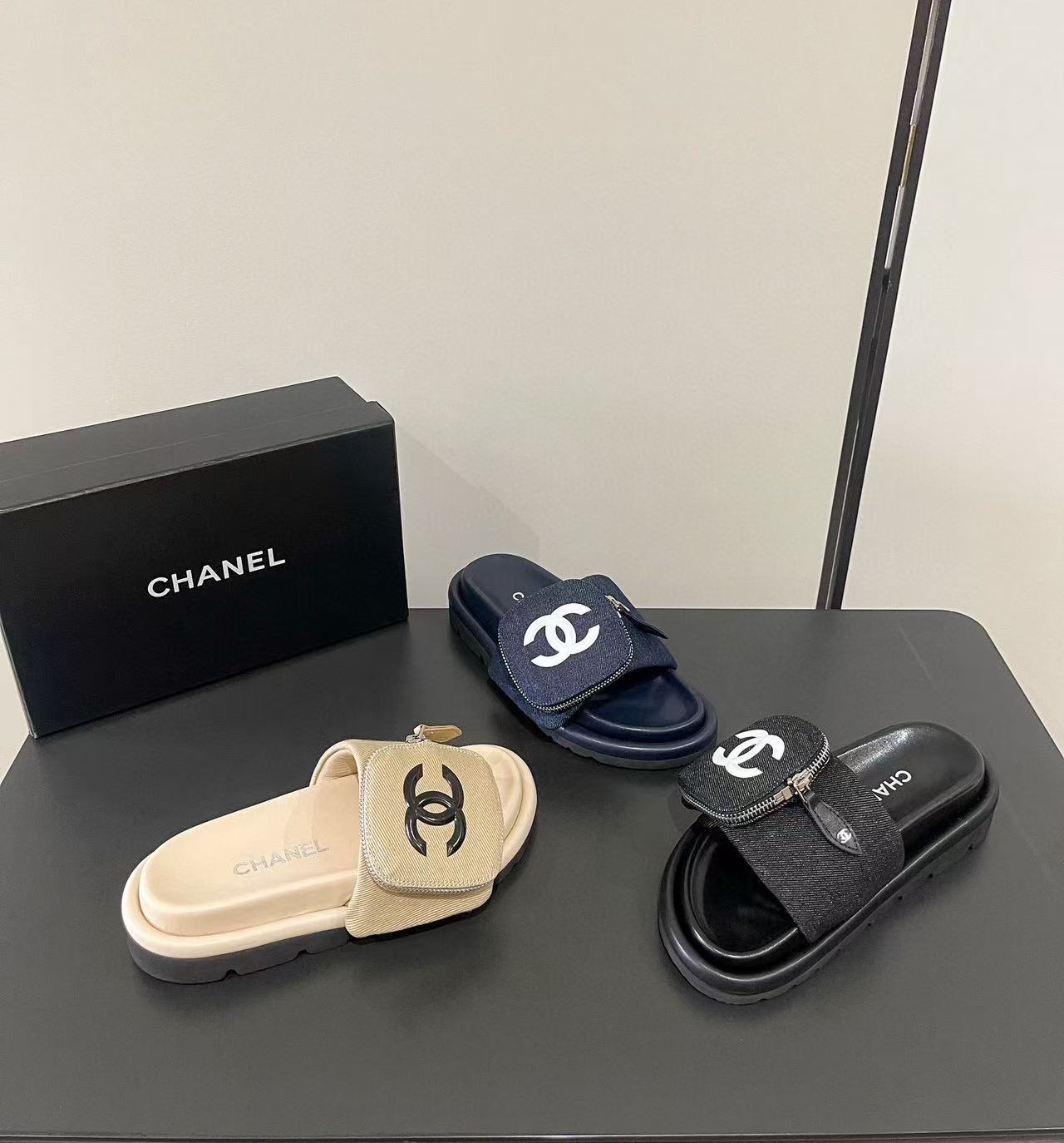 CHANE1 高品質 大きなロゴ ジッパー 厚底スリッパ【50％割引+送料無料】