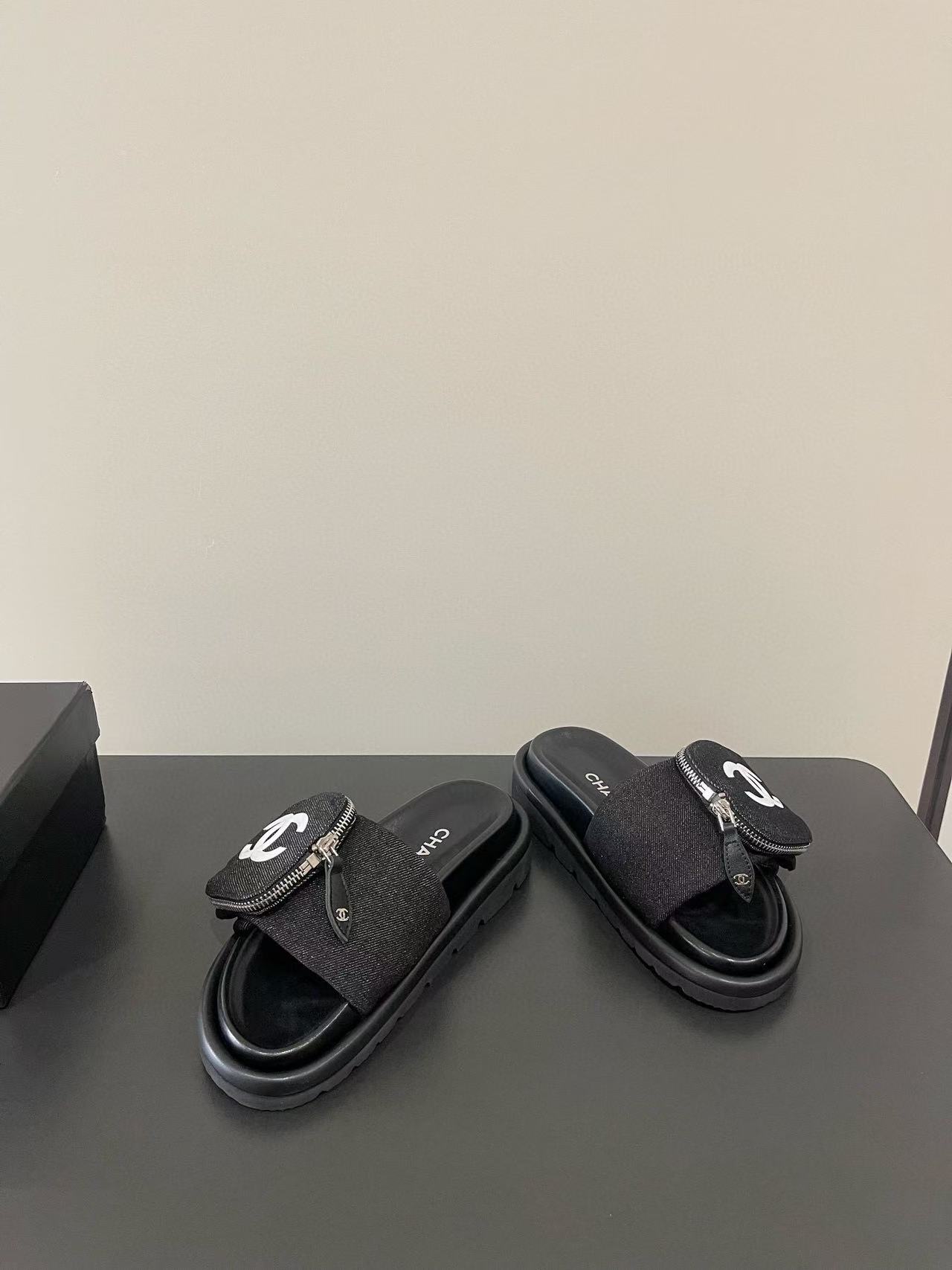 CHANE1 高品質 大きなロゴ ジッパー 厚底スリッパ【50％割引+送料無料】