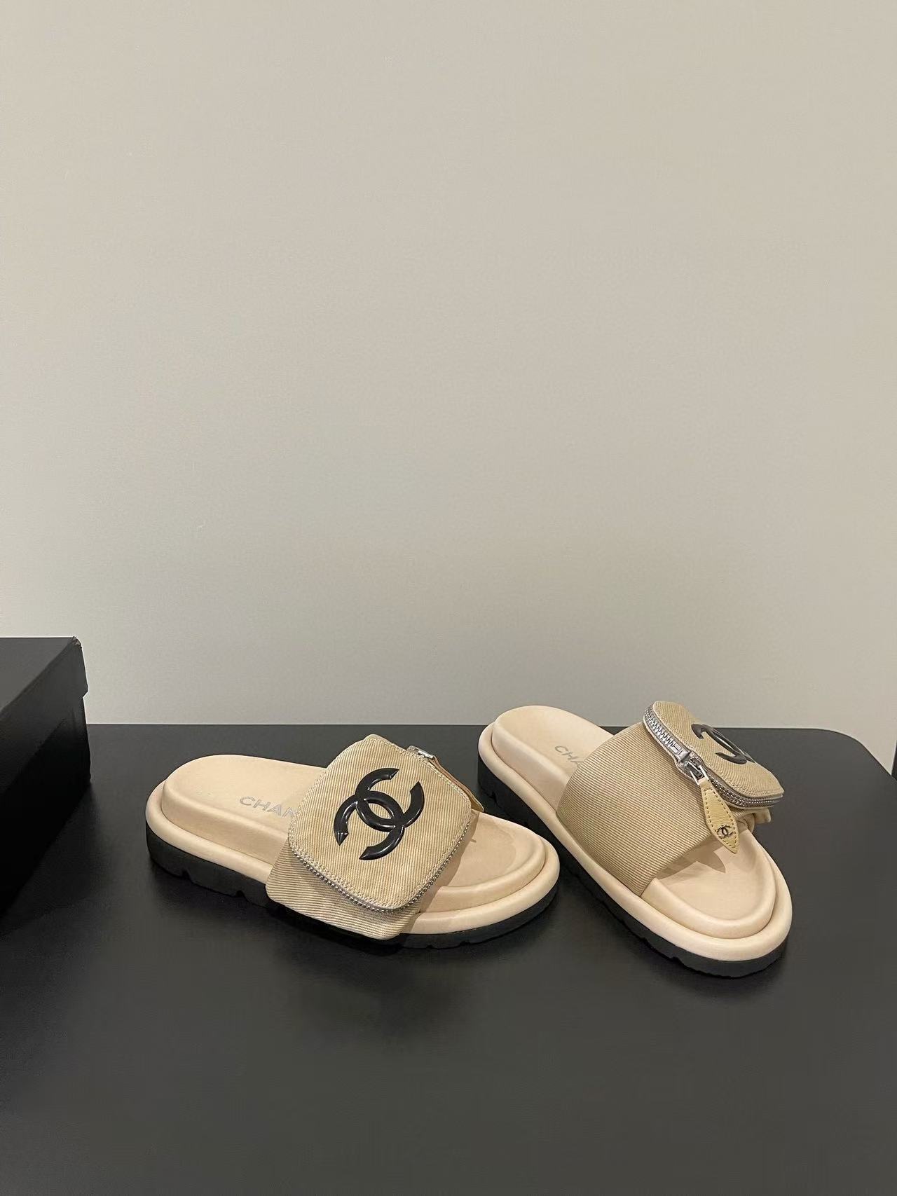 CHANE1 高品質 大きなロゴ ジッパー 厚底スリッパ【50％割引+送料無料】