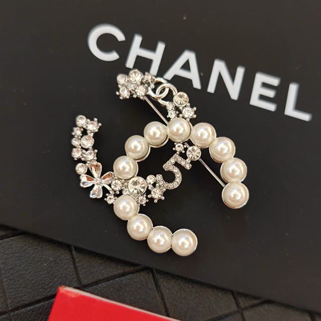 CHANE1 ダブルCパールブローチ【 50％割引+送料無料】