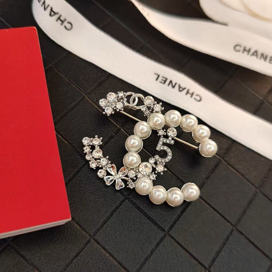 CHANE1 ダブルCパールブローチ【 50％割引+送料無料】