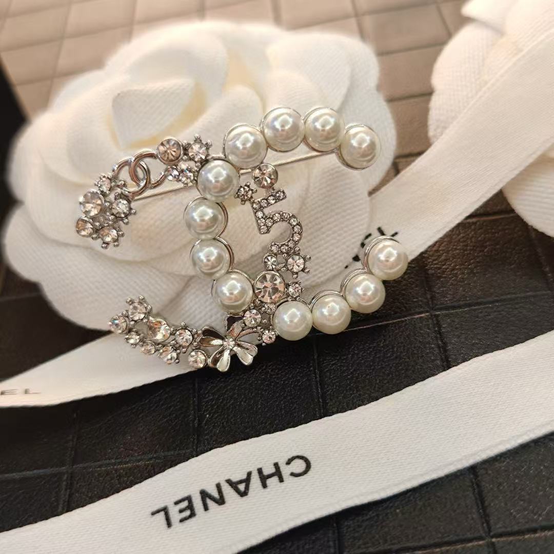 CHANE1 ダブルCパールブローチ【 50％割引+送料無料】