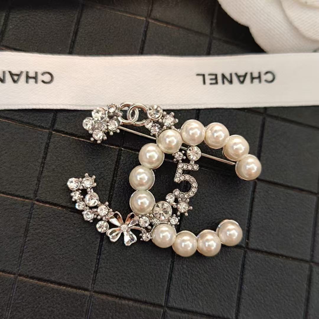 CHANE1 ダブルCパールブローチ【 50％割引+送料無料】