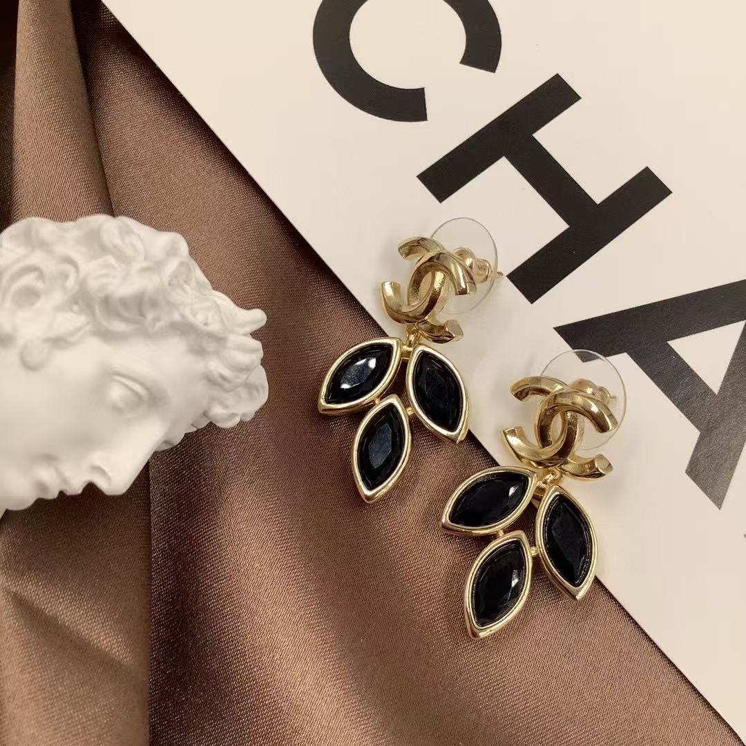 CHANE1 リーフダブルCイヤリング【 50％割引+送料無料】