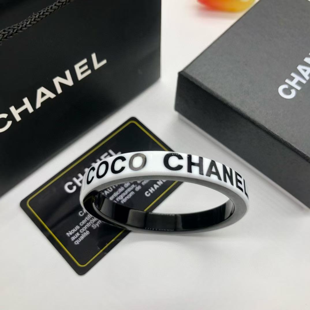 CHANE1 ホワイトレターブレスレット【 50％割引+送料無料】