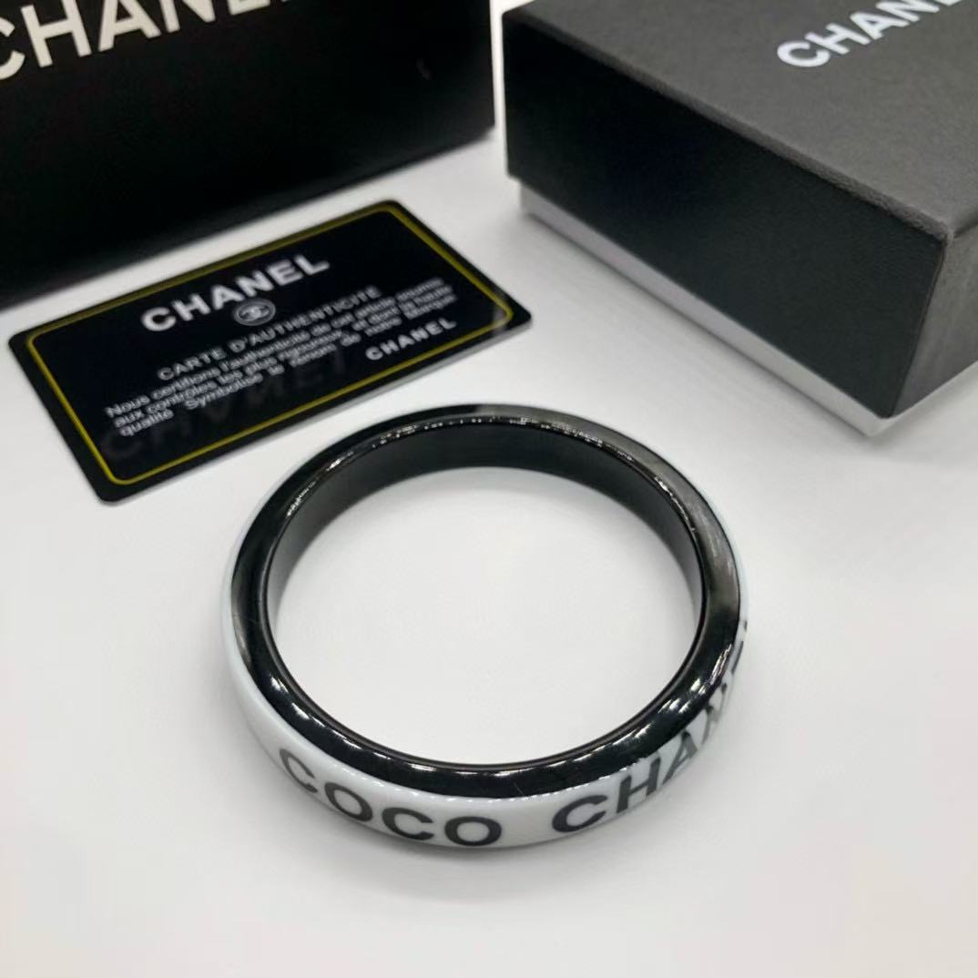 CHANE1 ホワイトレターブレスレット【 50％割引+送料無料】