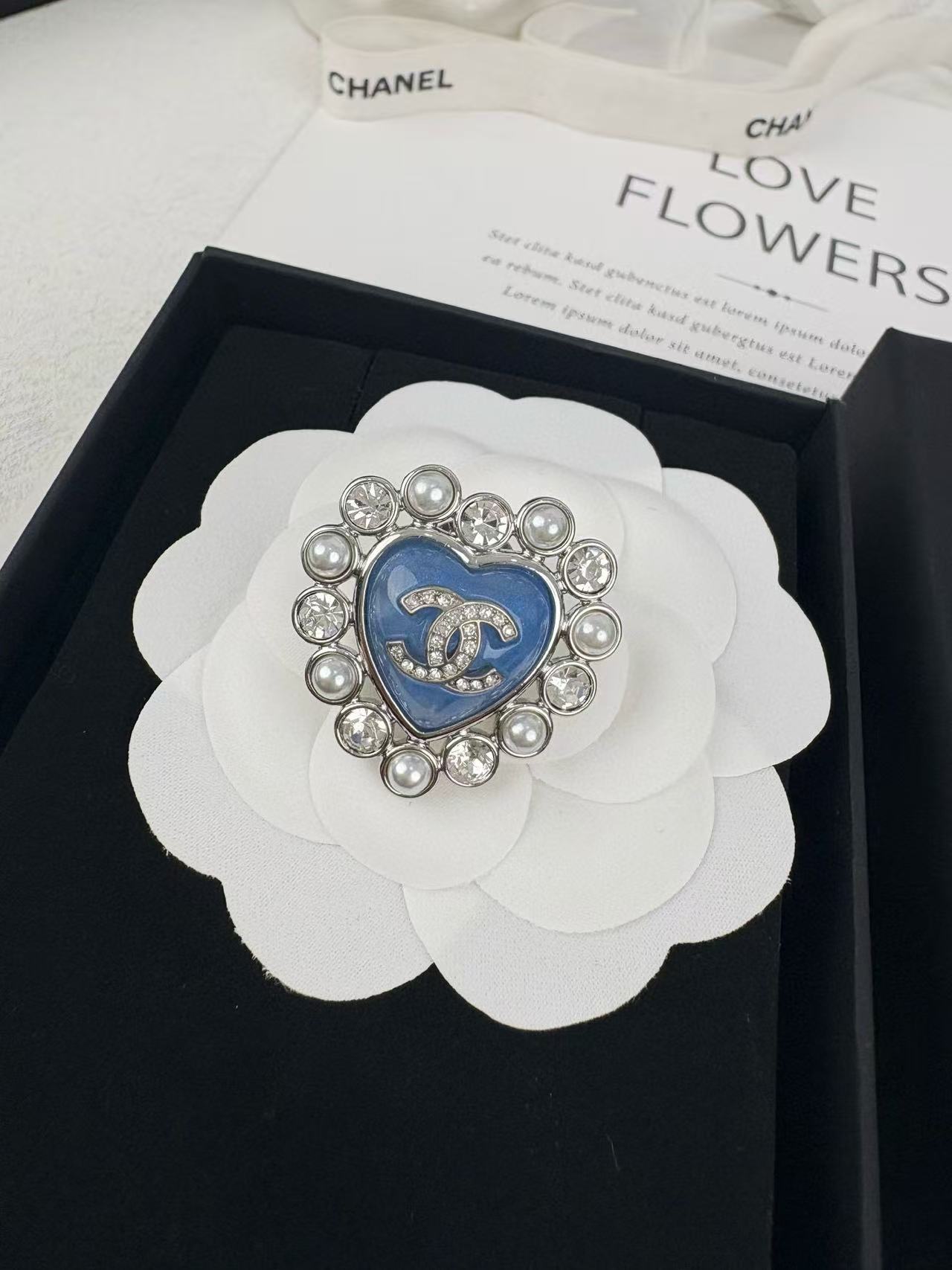 CHANE1 ブルーハートダイヤモンドブローチ【 50％割引+送料無料】