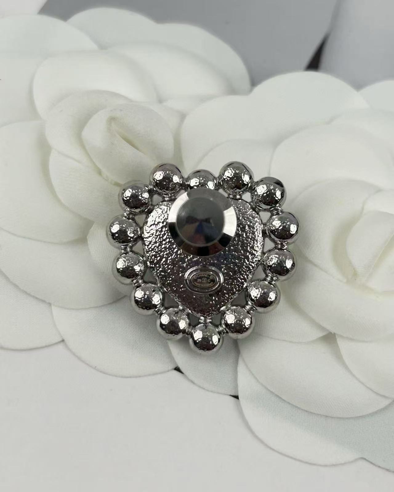 CHANE1 ブルーハートダイヤモンドブローチ【 50％割引+送料無料】