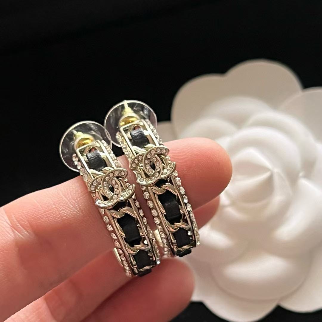 CHANE1 ダブルCレザーイヤリング【 50％割引+送料無料】