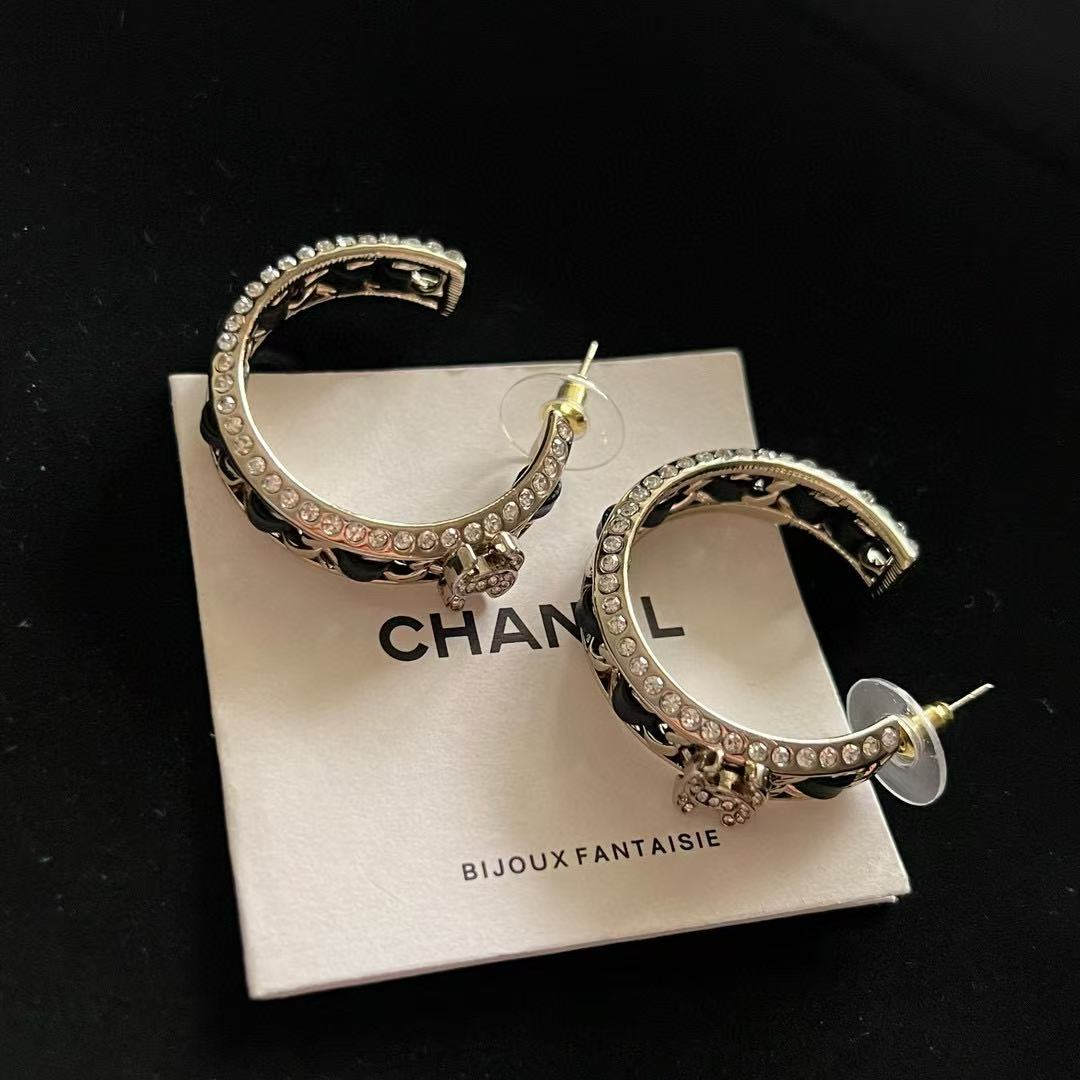 CHANE1 ダブルCレザーイヤリング【 50％割引+送料無料】