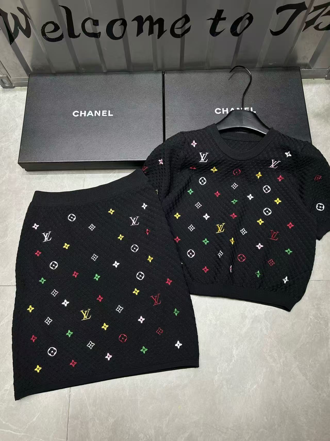 LVカラーロゴウール半袖2点セット【 50％割引+送料無料】