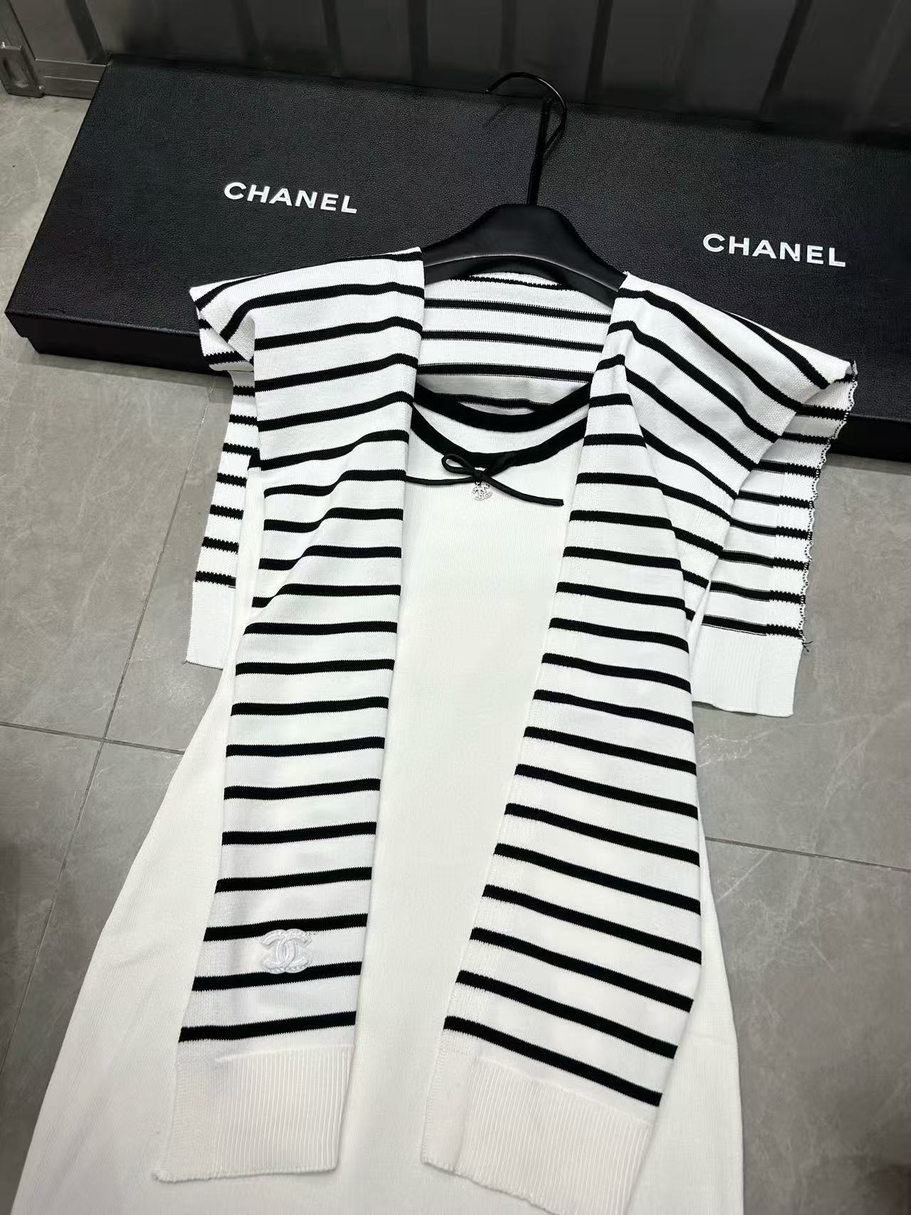 CHANE1 ショール付きサスペンダードレス【 50％割引+送料無料】