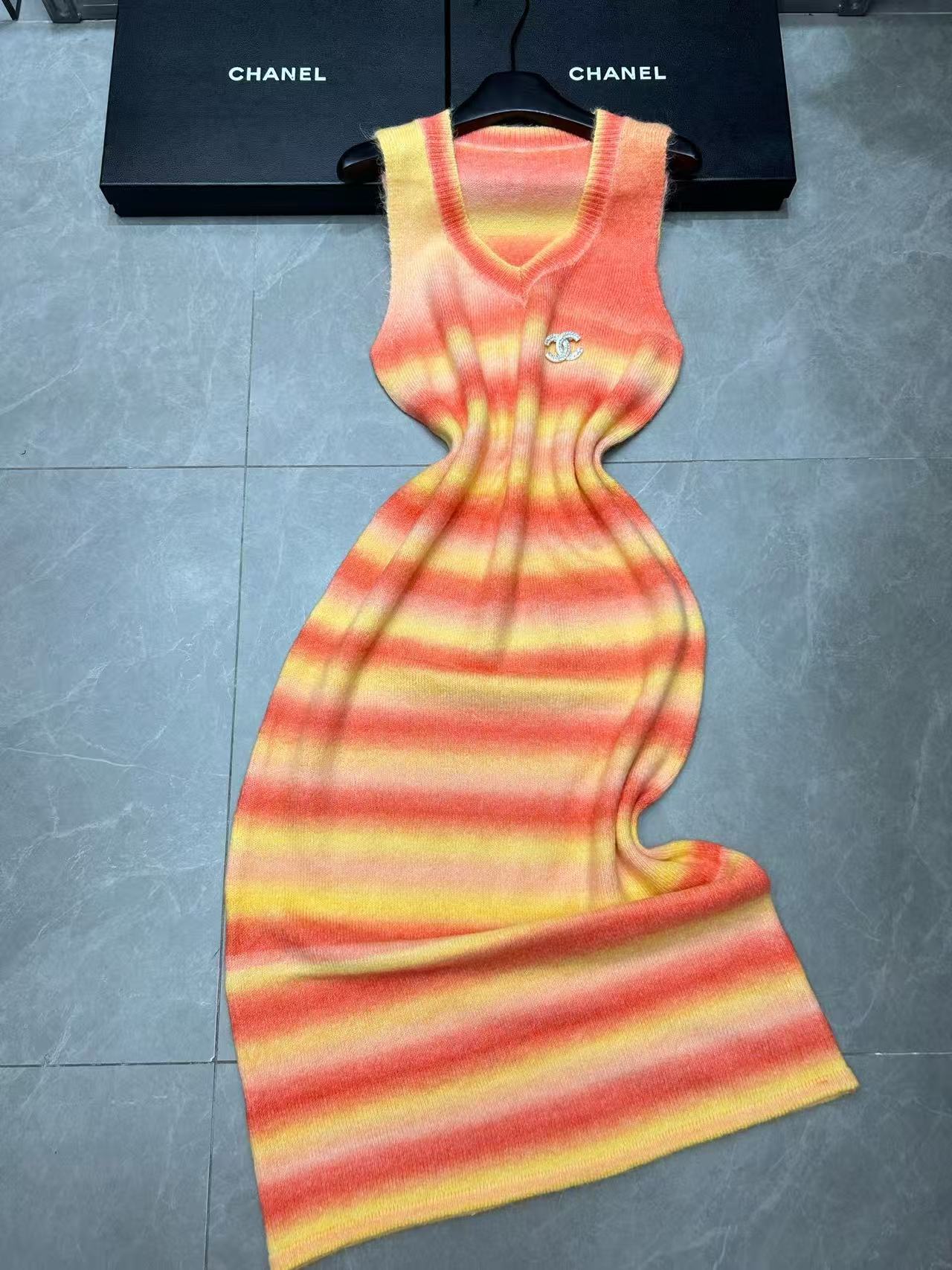 CHANE1 Vネックカラーブロックノースリーブドレス【 50％割引+送料無料】