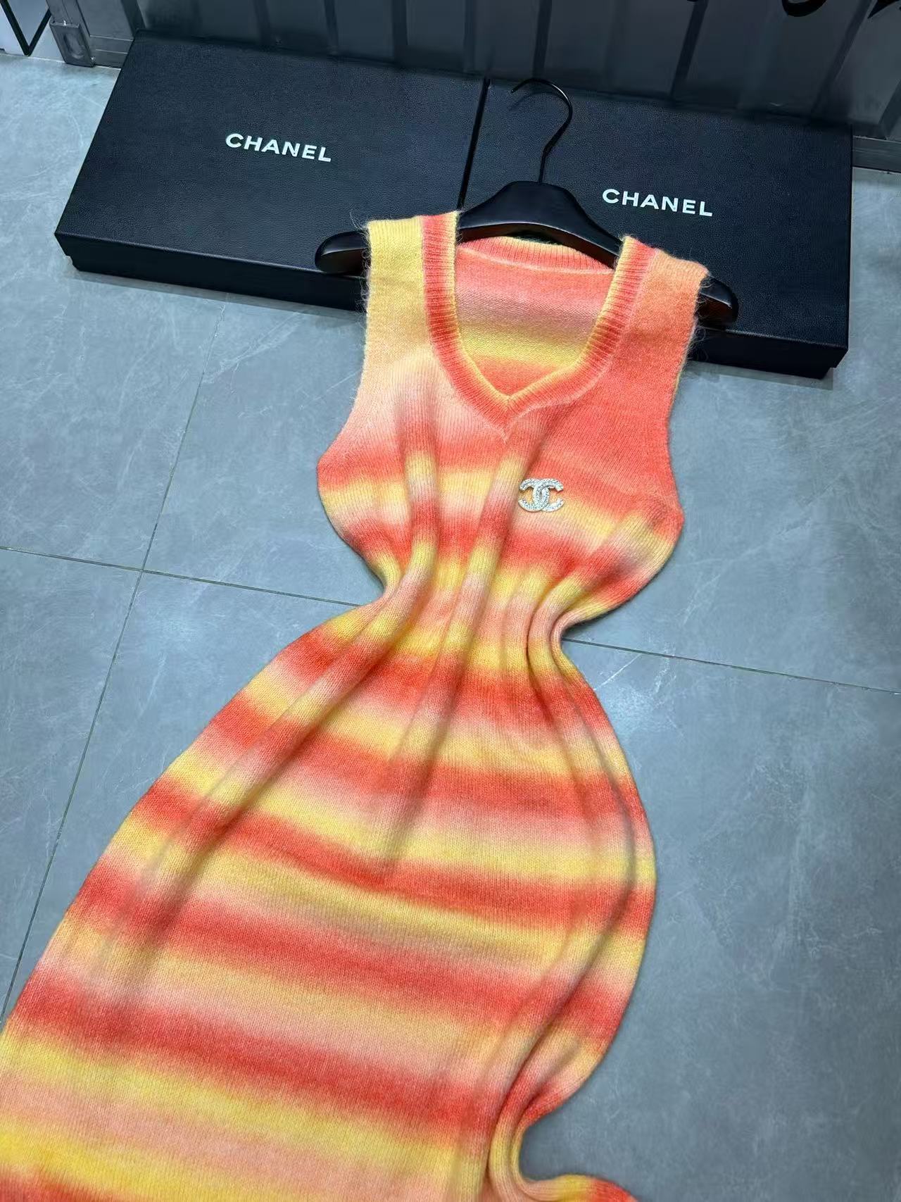 CHANE1 Vネックカラーブロックノースリーブドレス【 50％割引+送料無料】