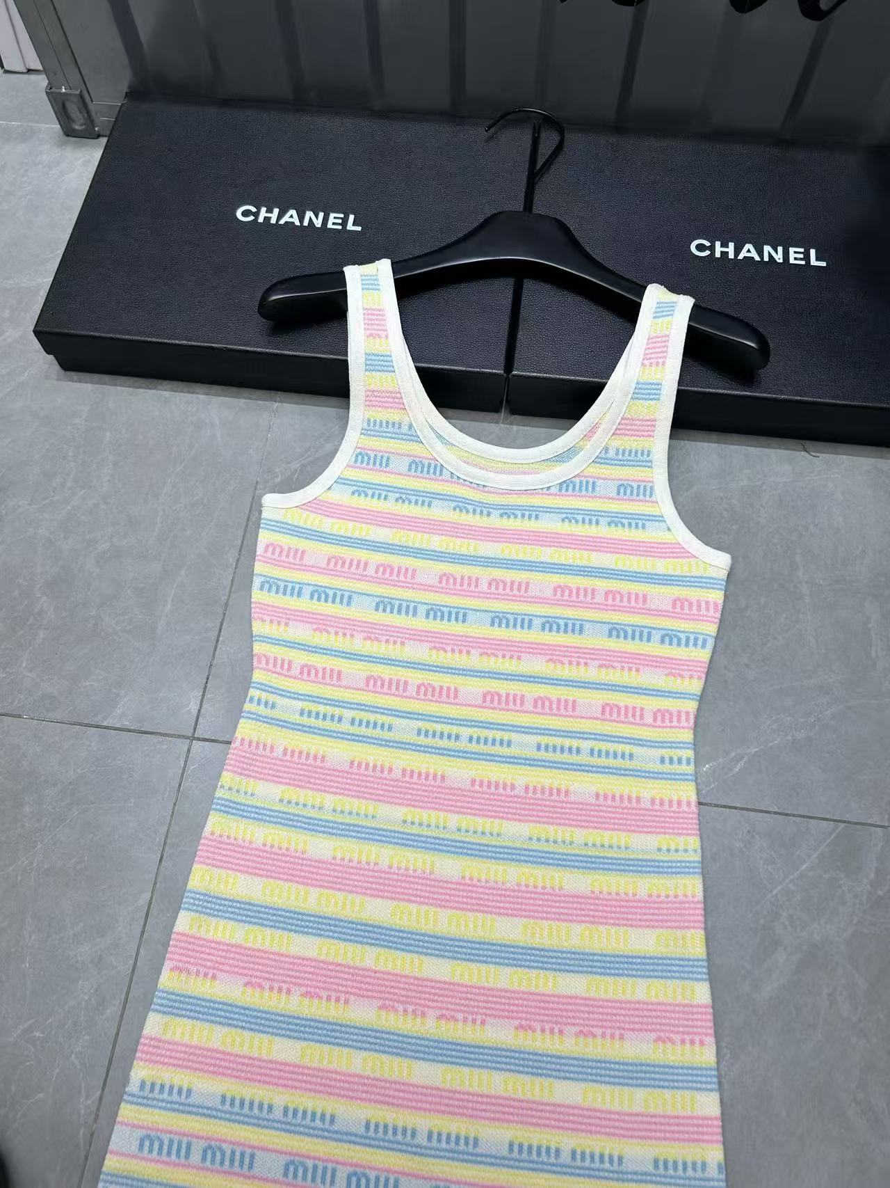 M1UM1U カラフルレターウールサスペンダードレス【 50％割引+送料無料】