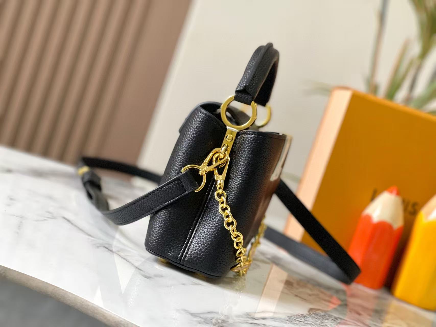 LV Capucinesチェーンハンドバッグ【 50％割引+送料無料】