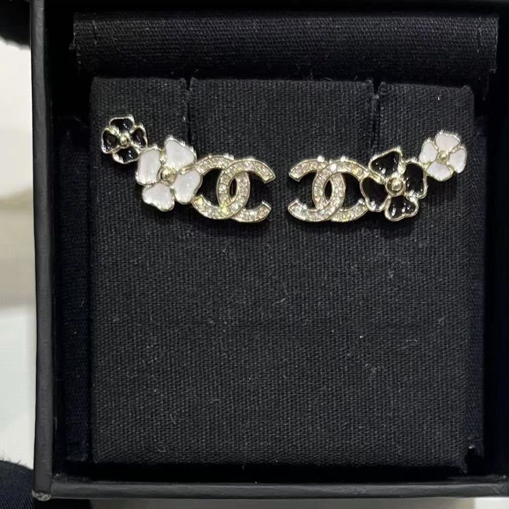 CHANE1 エナメル 四つ葉のクローバー イヤリング【 50％割引+送料無料】