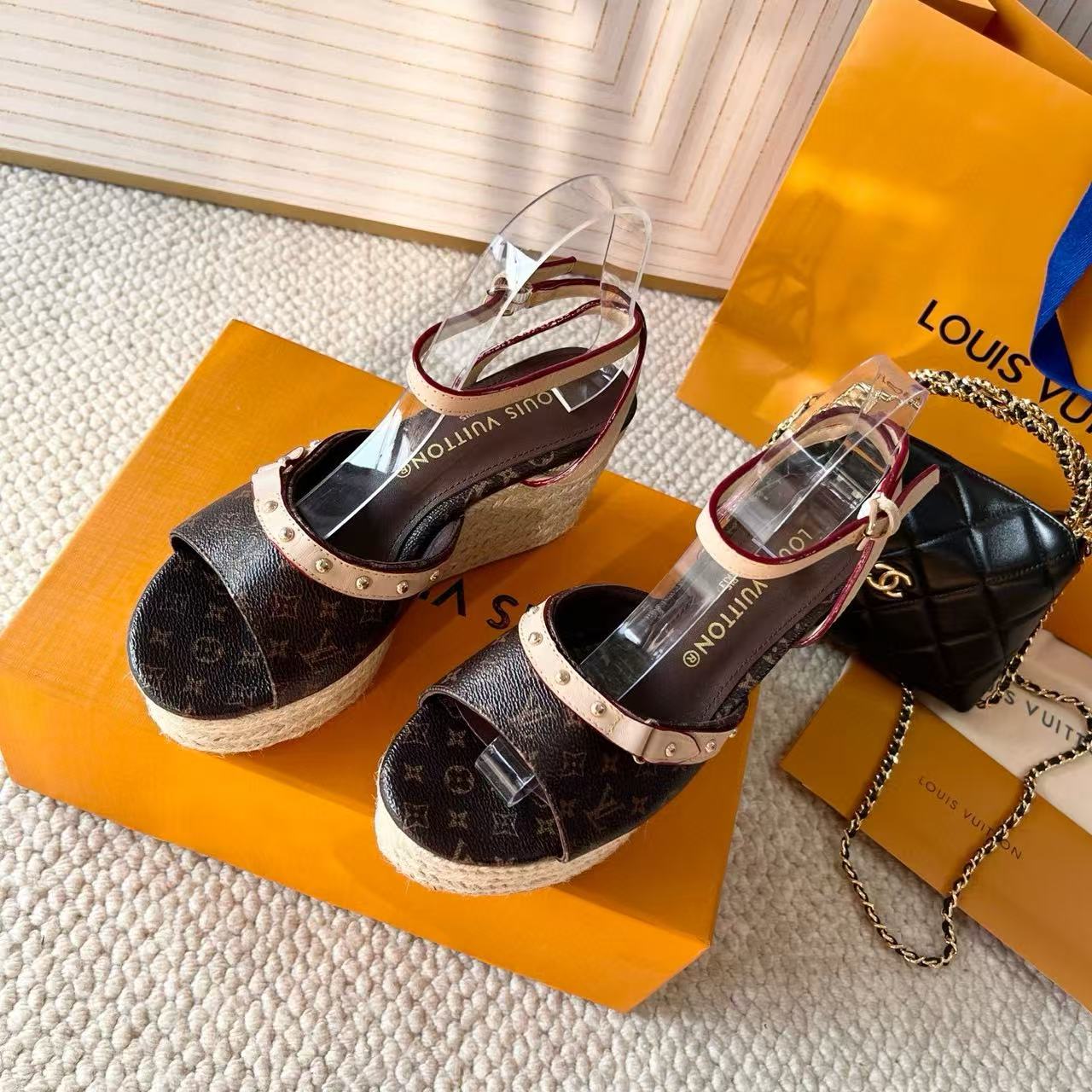 LV 高品質ストローハイヒールサンダル【50％割引+送料無料】