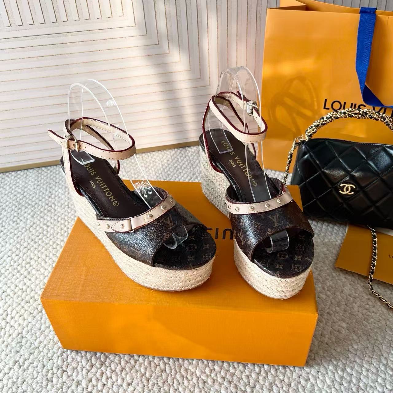 LV 高品質ストローハイヒールサンダル【50％割引+送料無料】