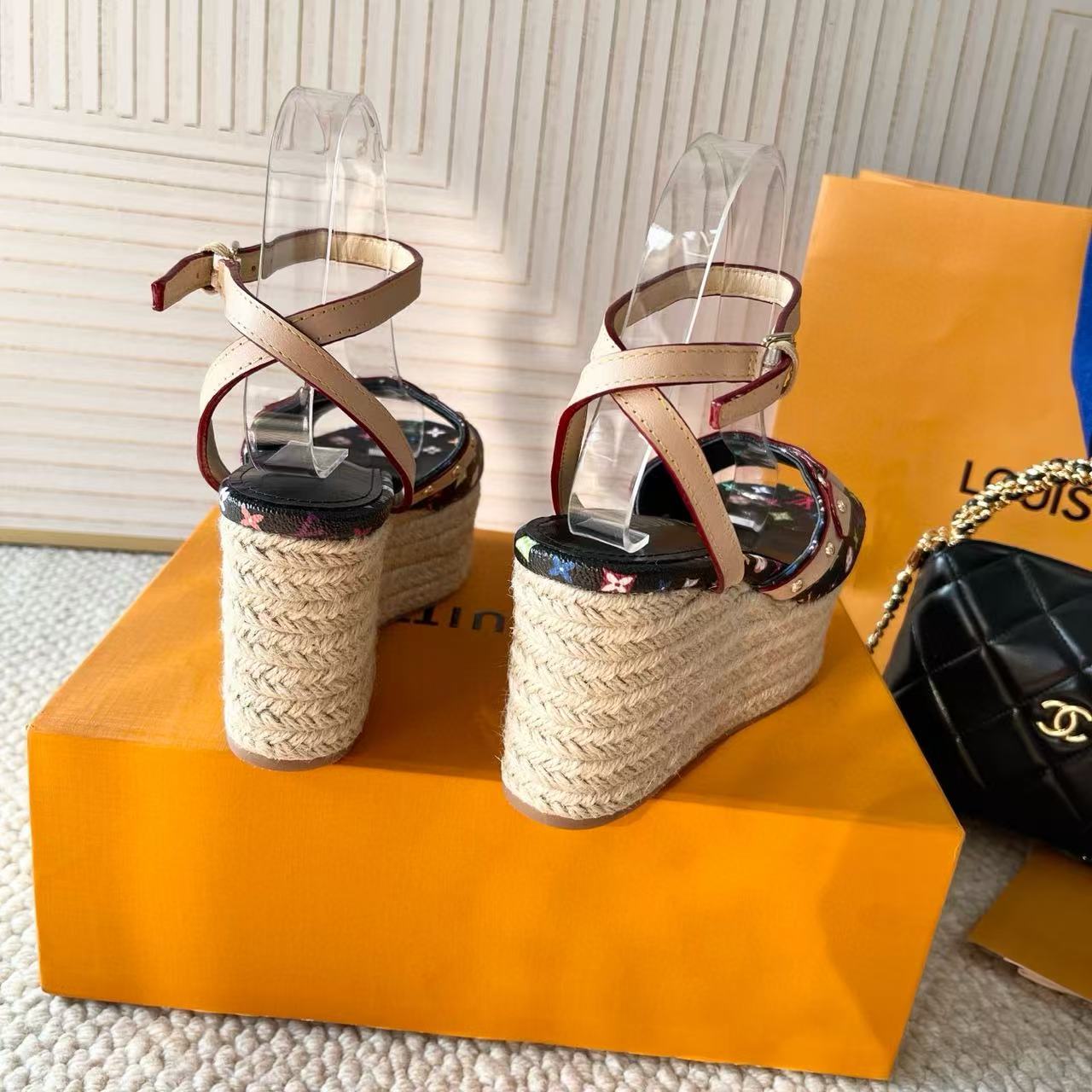 LV 高品質ストローハイヒールサンダル【50％割引+送料無料】