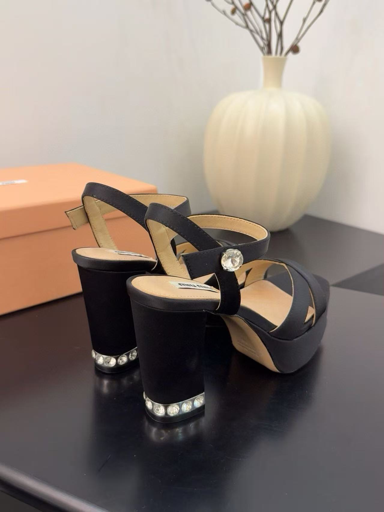 M1UM1U 高品質ダイヤモンド入りハイヒールサンダル【50％割引+送料無料】