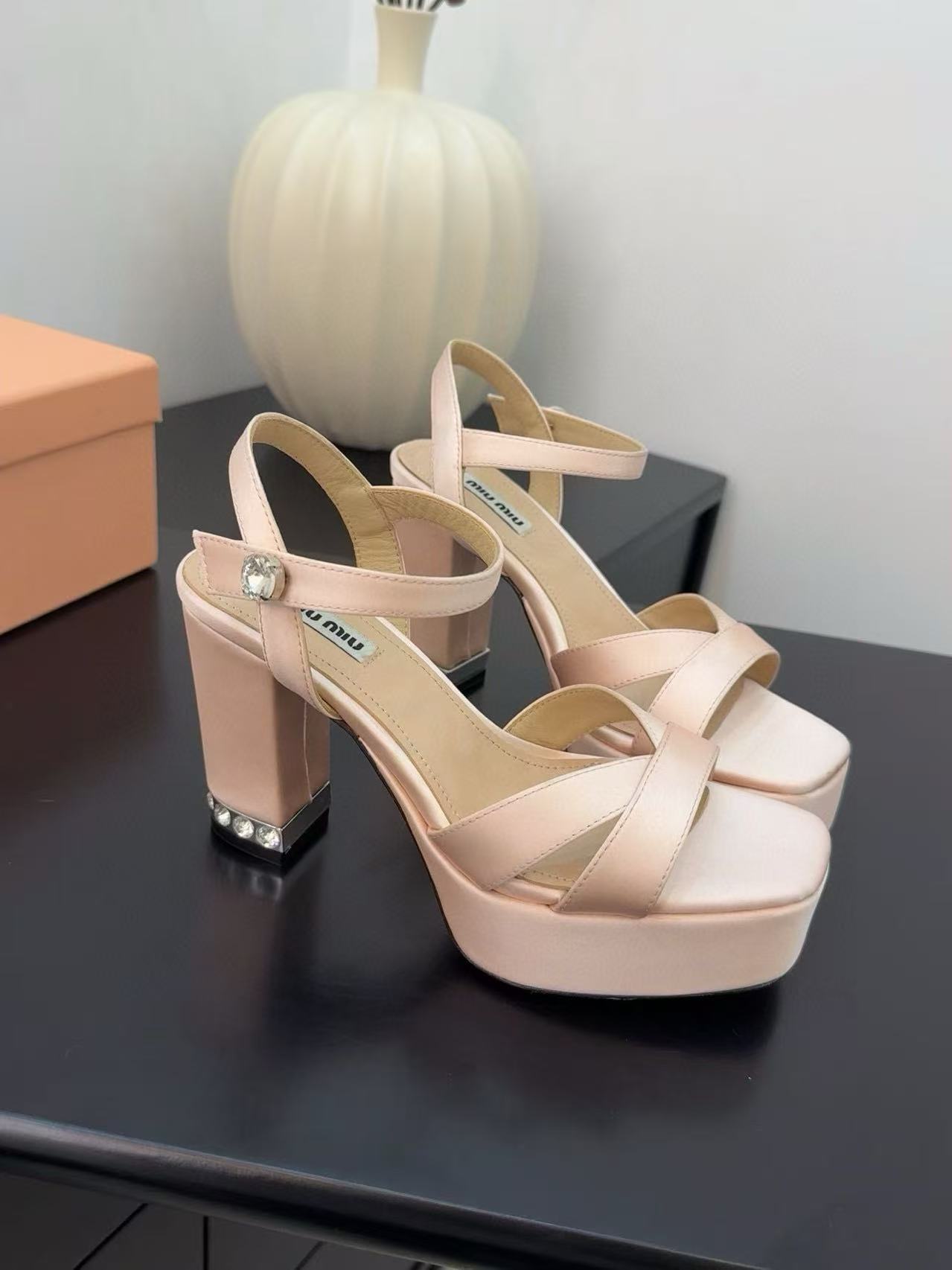 M1UM1U 高品質ダイヤモンド入りハイヒールサンダル【50％割引+送料無料】