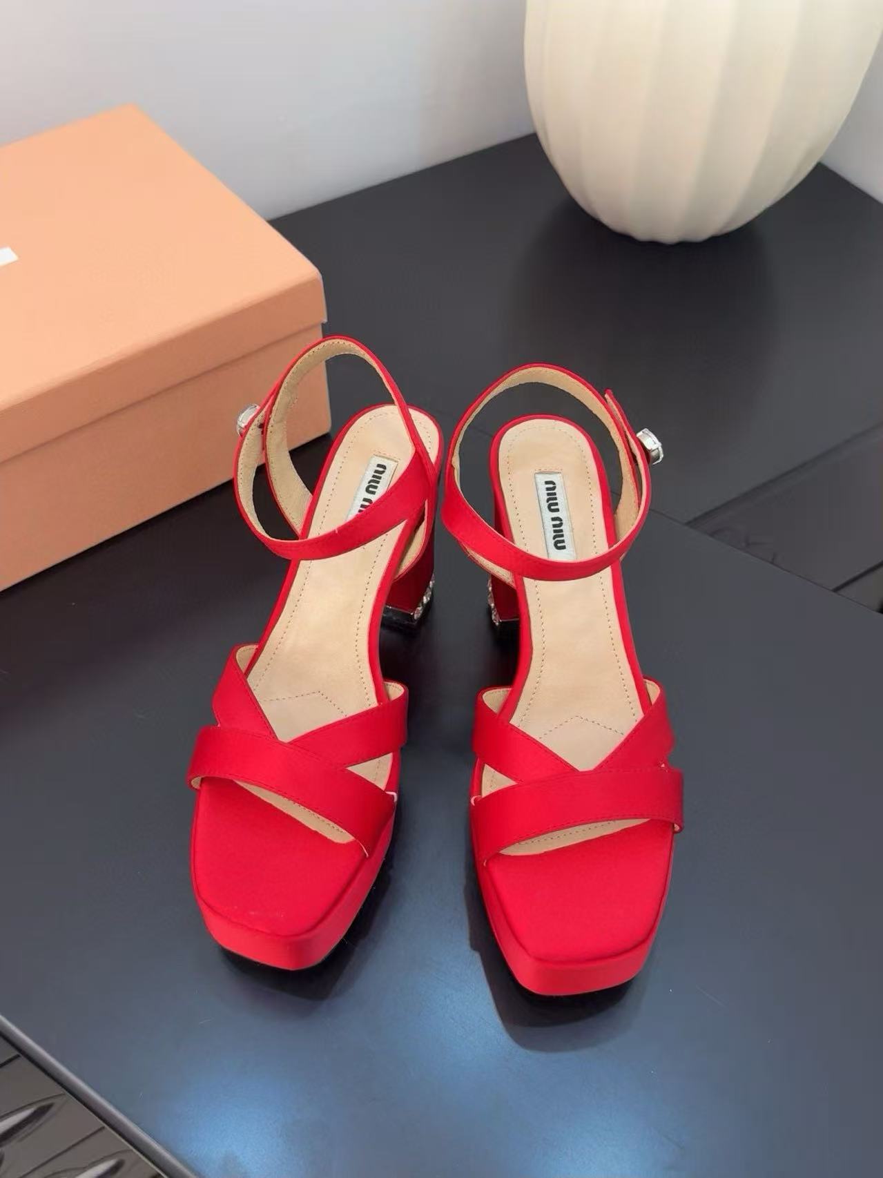 M1UM1U 高品質ダイヤモンド入りハイヒールサンダル【50％割引+送料無料】