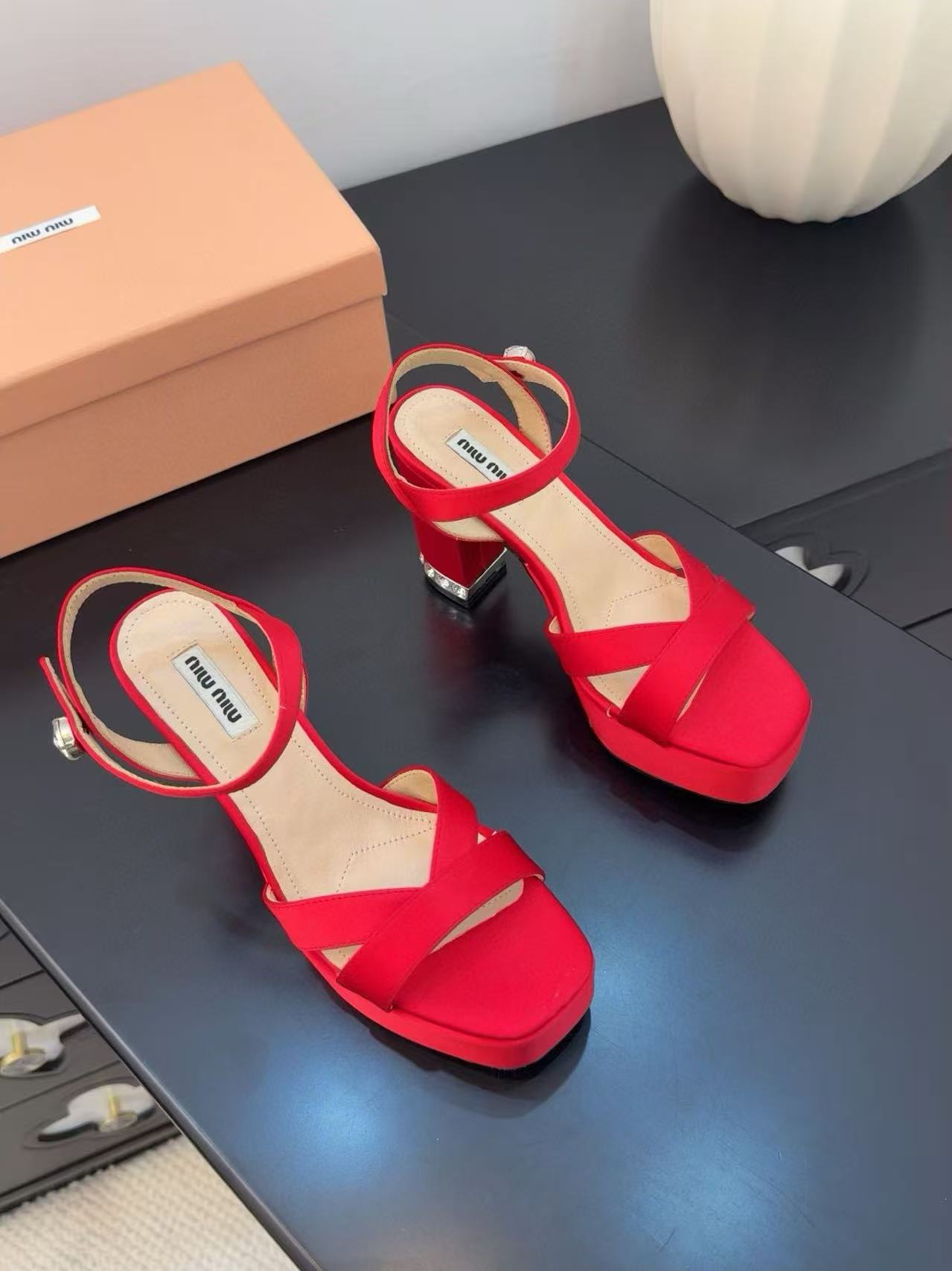 M1UM1U 高品質ダイヤモンド入りハイヒールサンダル【50％割引+送料無料】