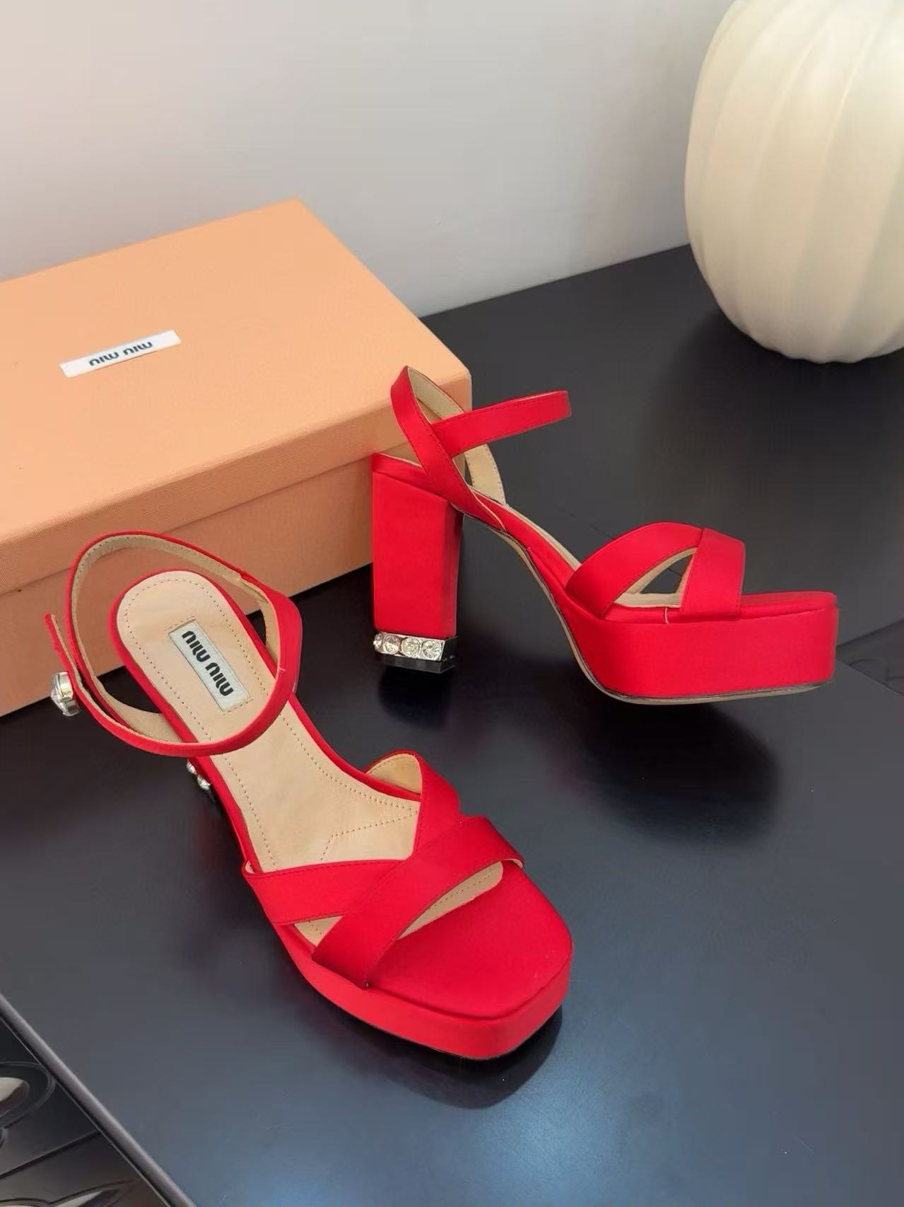 M1UM1U 高品質ダイヤモンド入りハイヒールサンダル【50％割引+送料無料】