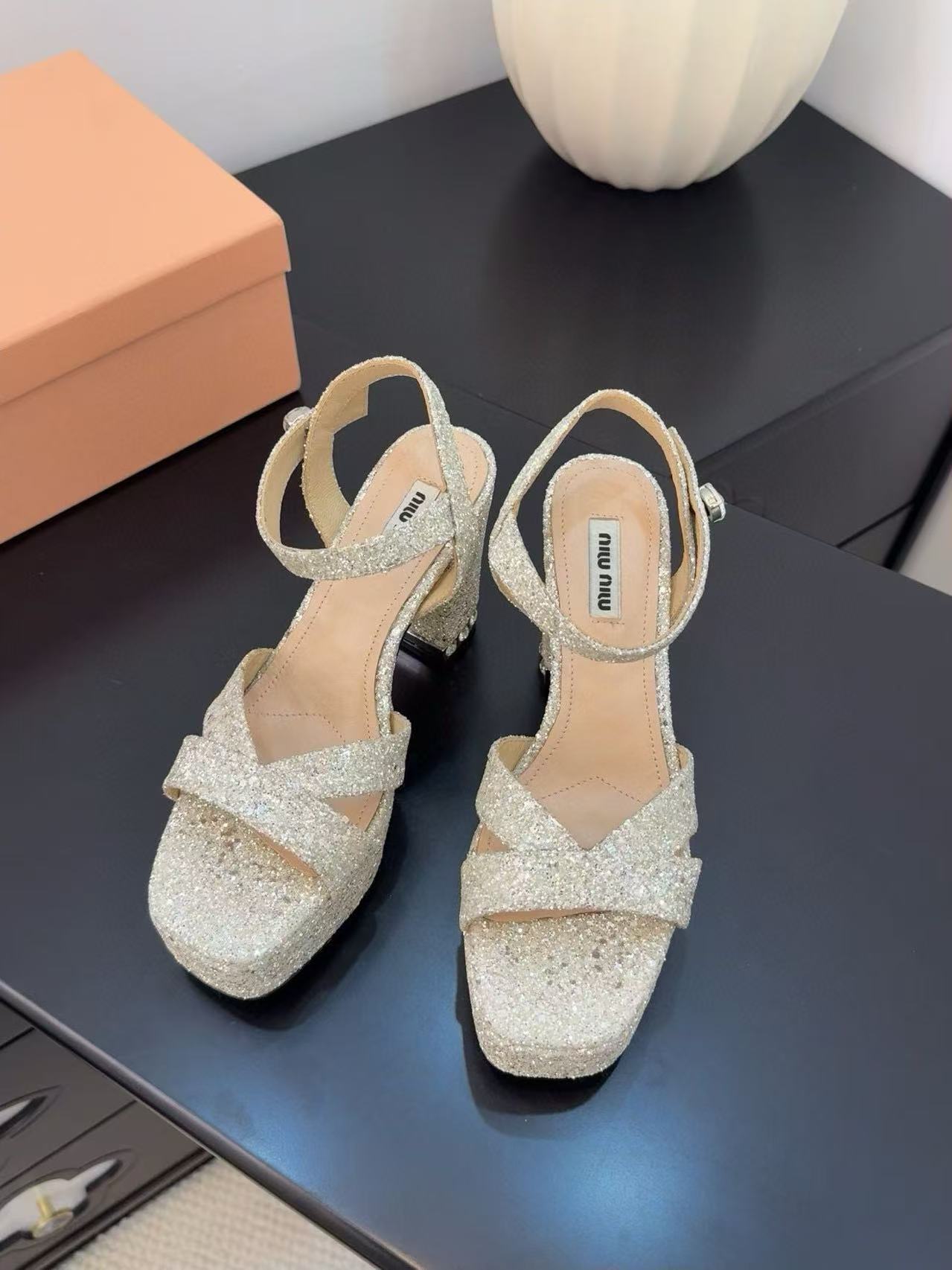 M1UM1U 高品質ダイヤモンド入りハイヒールサンダル【50％割引+送料無料】