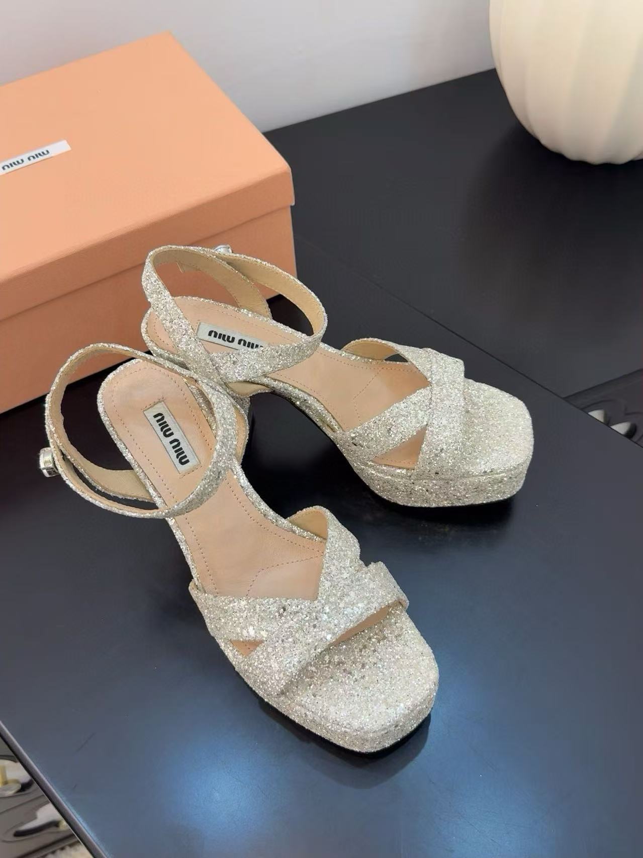 M1UM1U 高品質ダイヤモンド入りハイヒールサンダル【50％割引+送料無料】