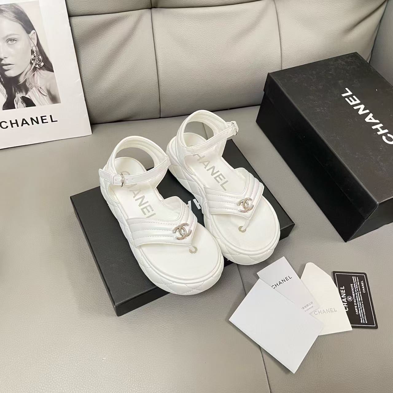 CHANE 1 ダブルC 厚底サンダル【50％割引+送料無料】