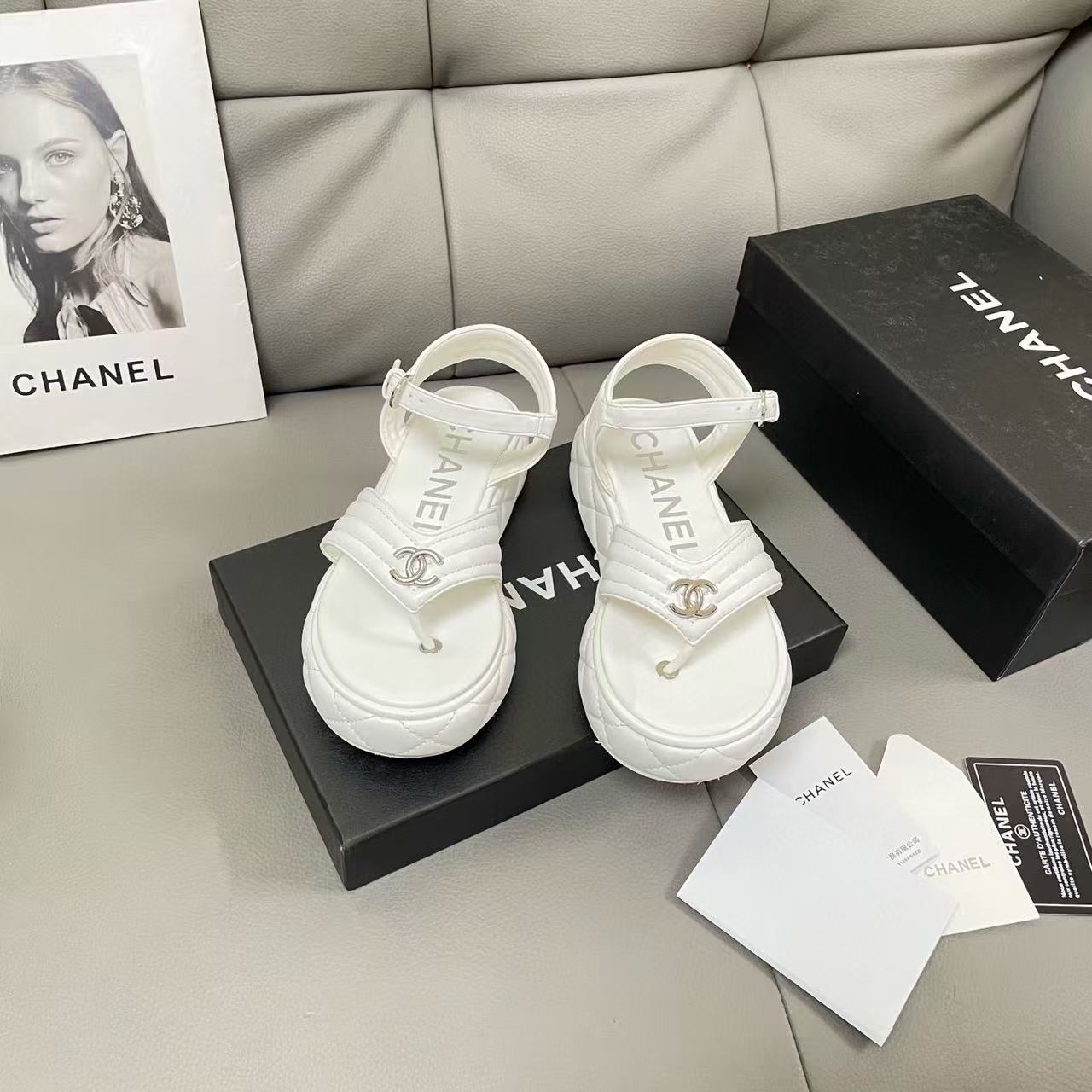 CHANE 1 ダブルC 厚底サンダル【50％割引+送料無料】