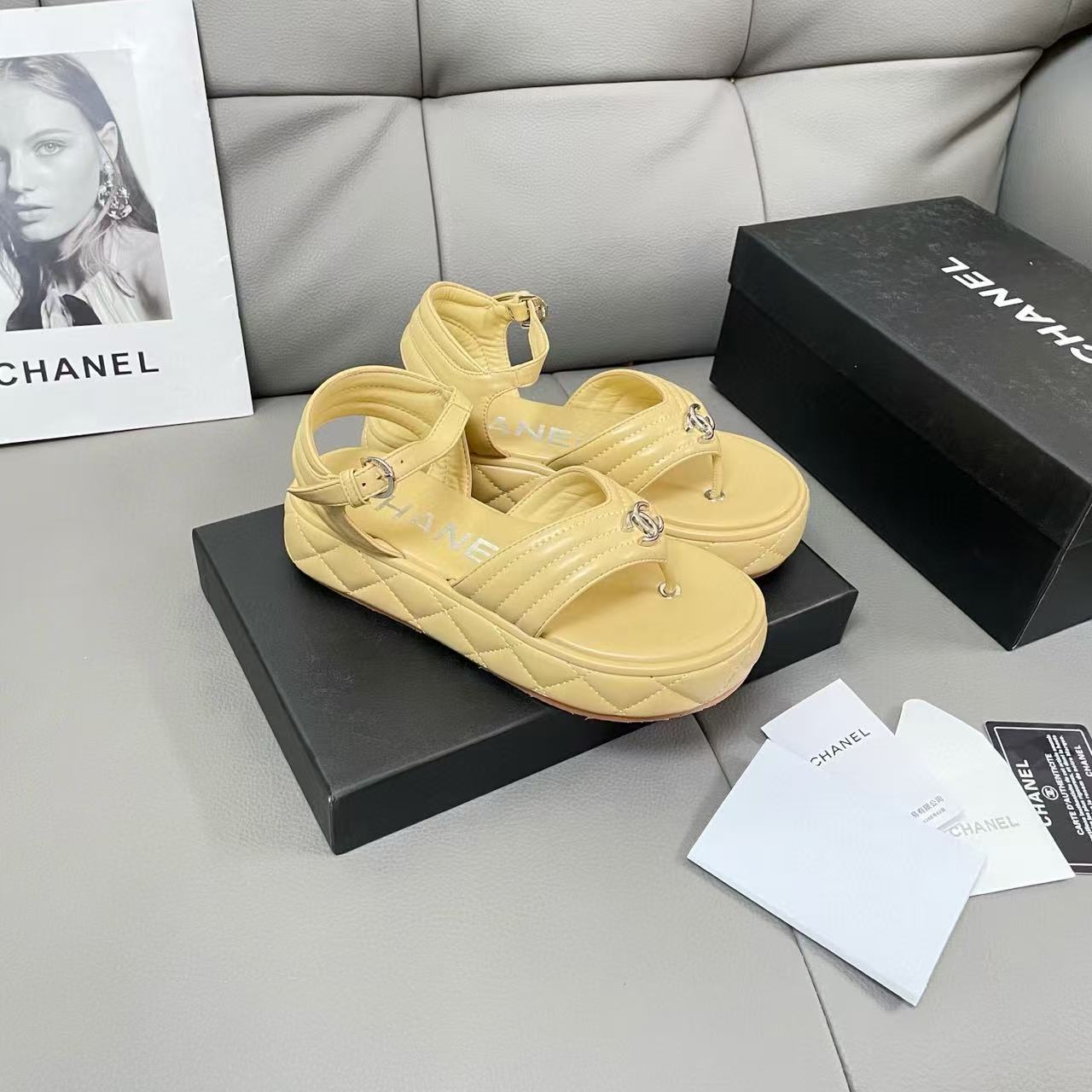 CHANE 1 ダブルC 厚底サンダル【50％割引+送料無料】