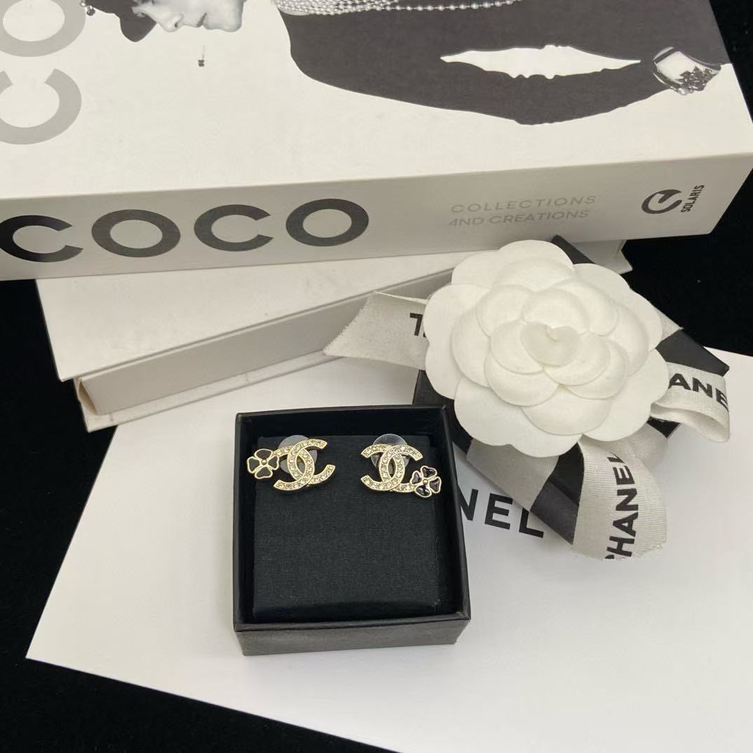 CHANE1 四つ葉のクローバー ダブルC イヤリング【 50％割引+送料無料】