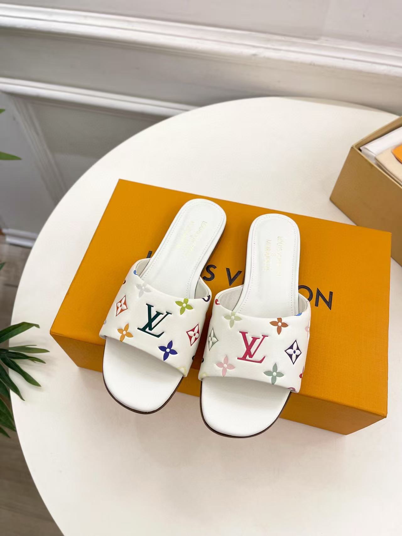 LVの高品質プリントスリッパ【50％割引+送料無料】