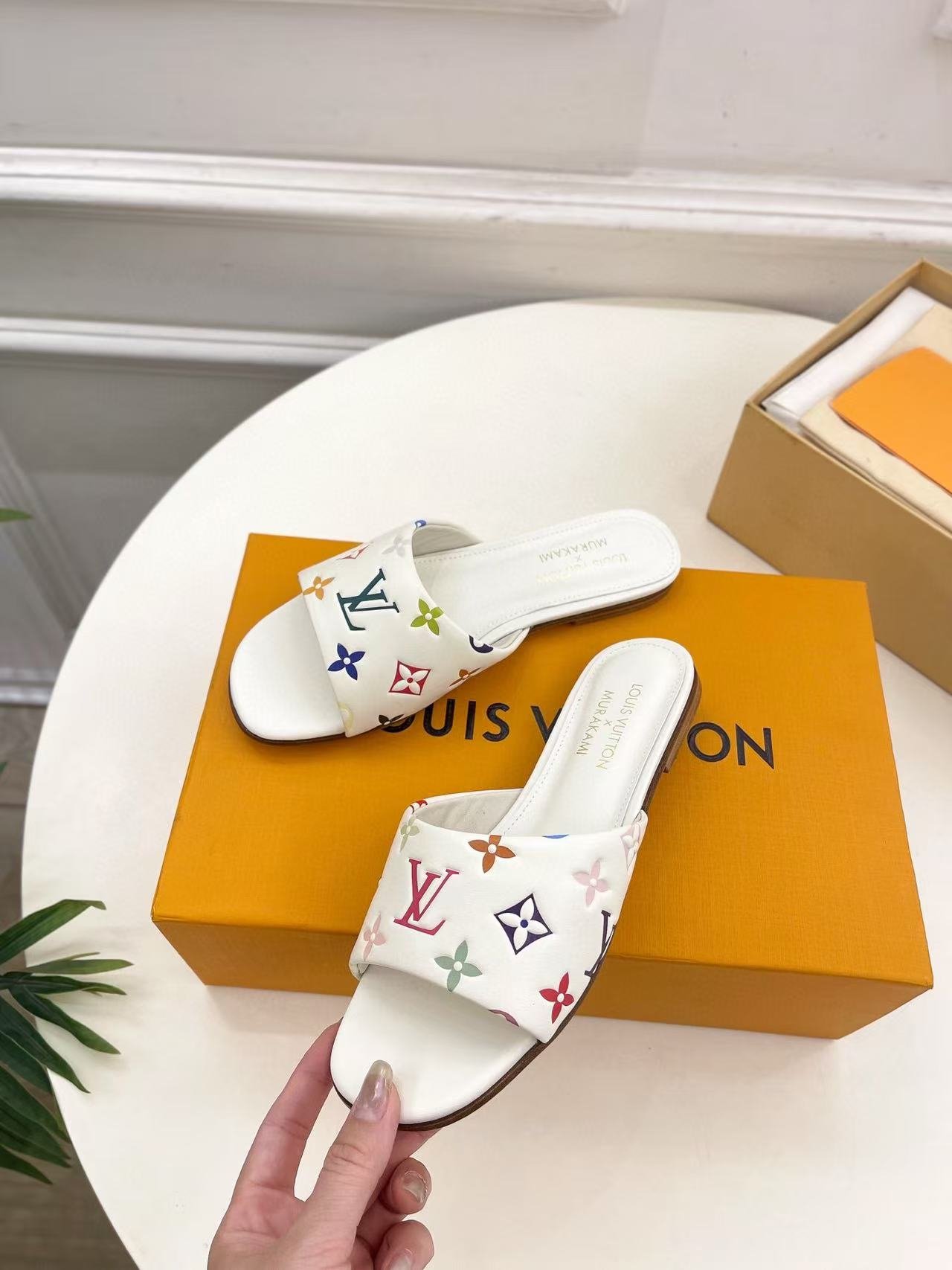 LVの高品質プリントスリッパ【50％割引+送料無料】