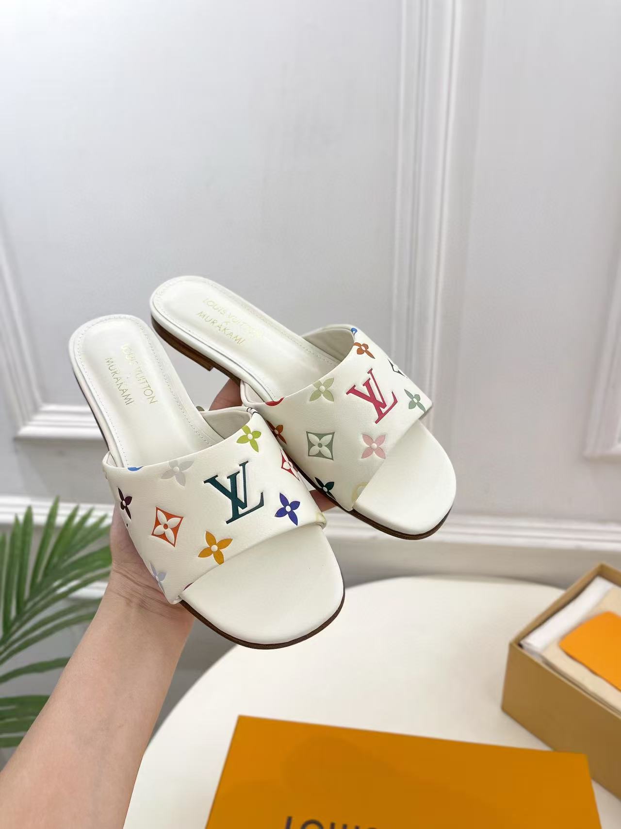 LVの高品質プリントスリッパ【50％割引+送料無料】