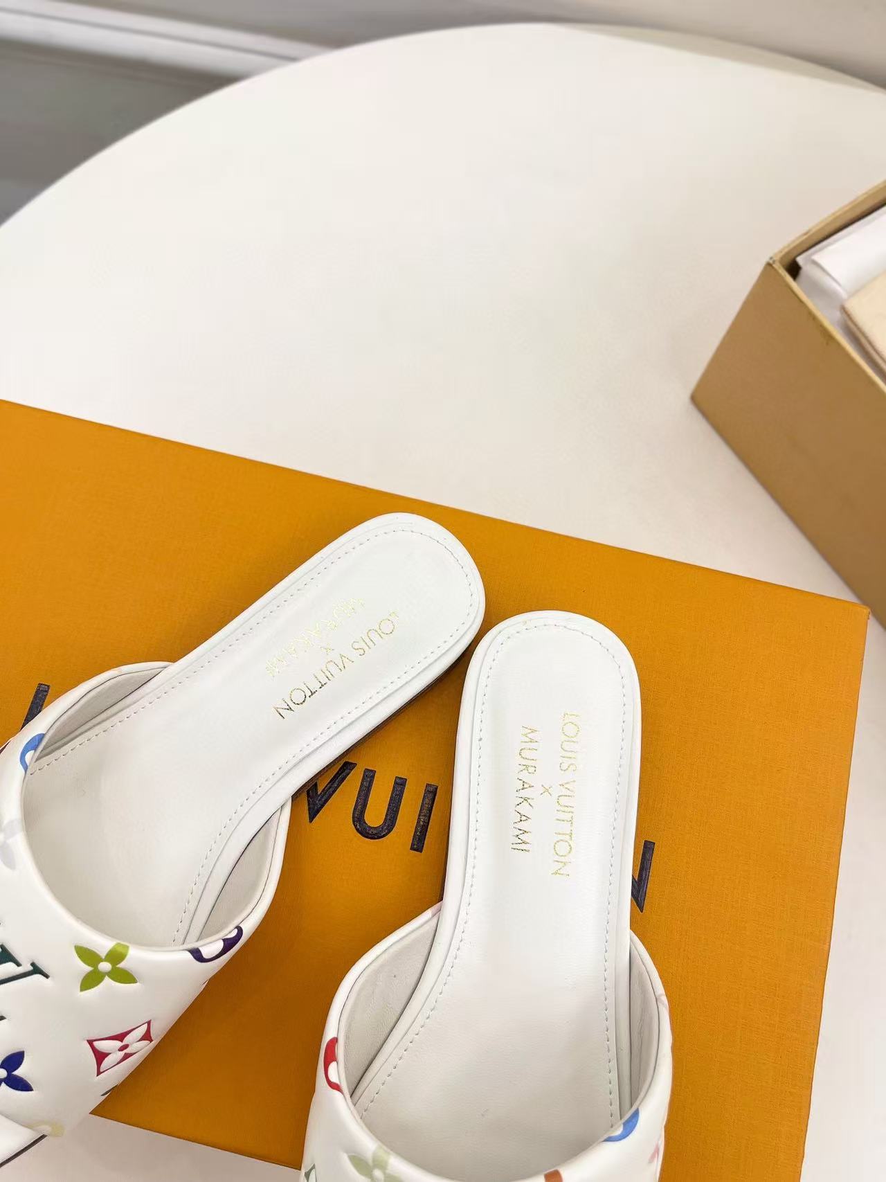 LVの高品質プリントスリッパ【50％割引+送料無料】