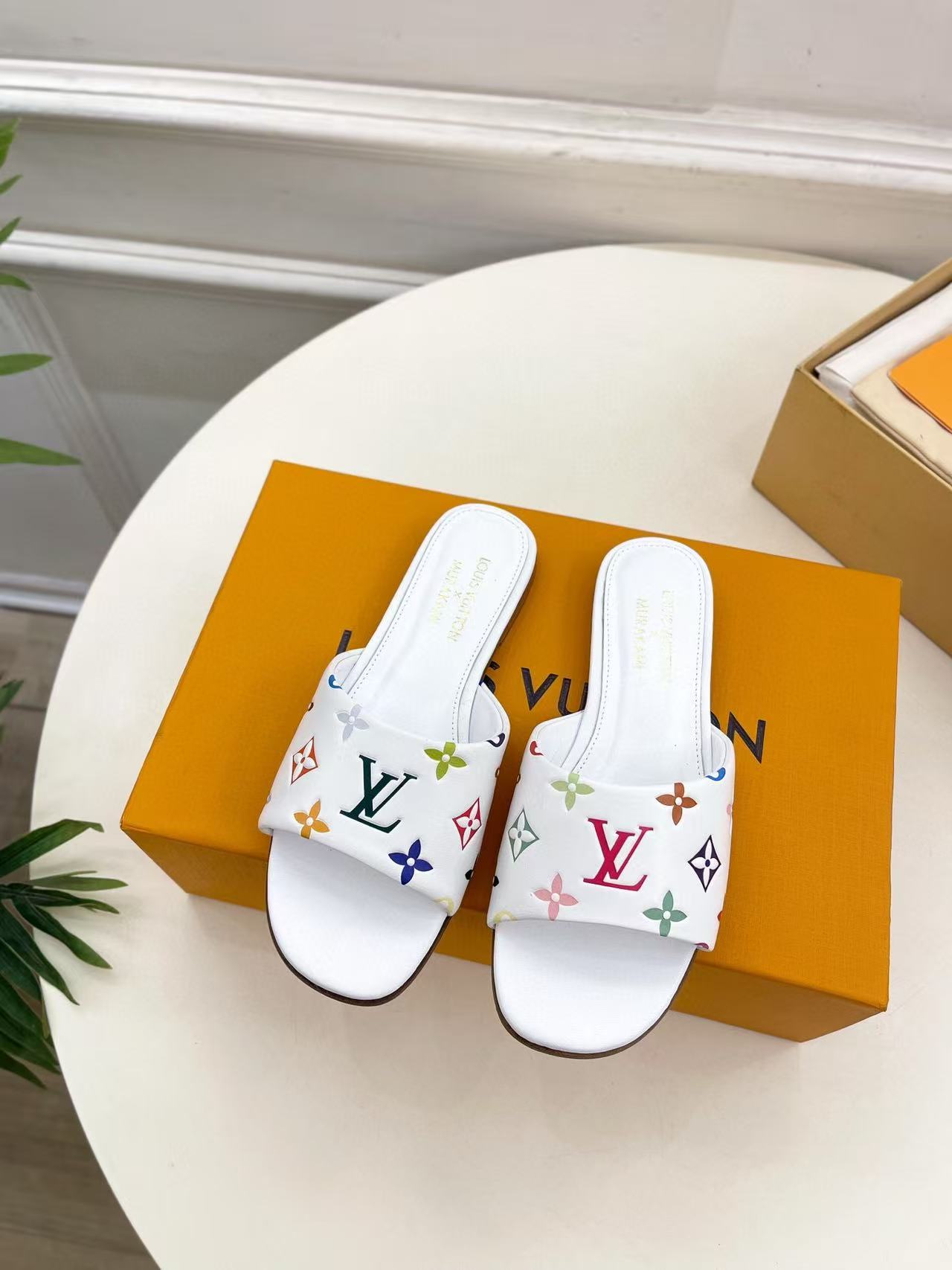 LVの高品質プリントスリッパ【50％割引+送料無料】