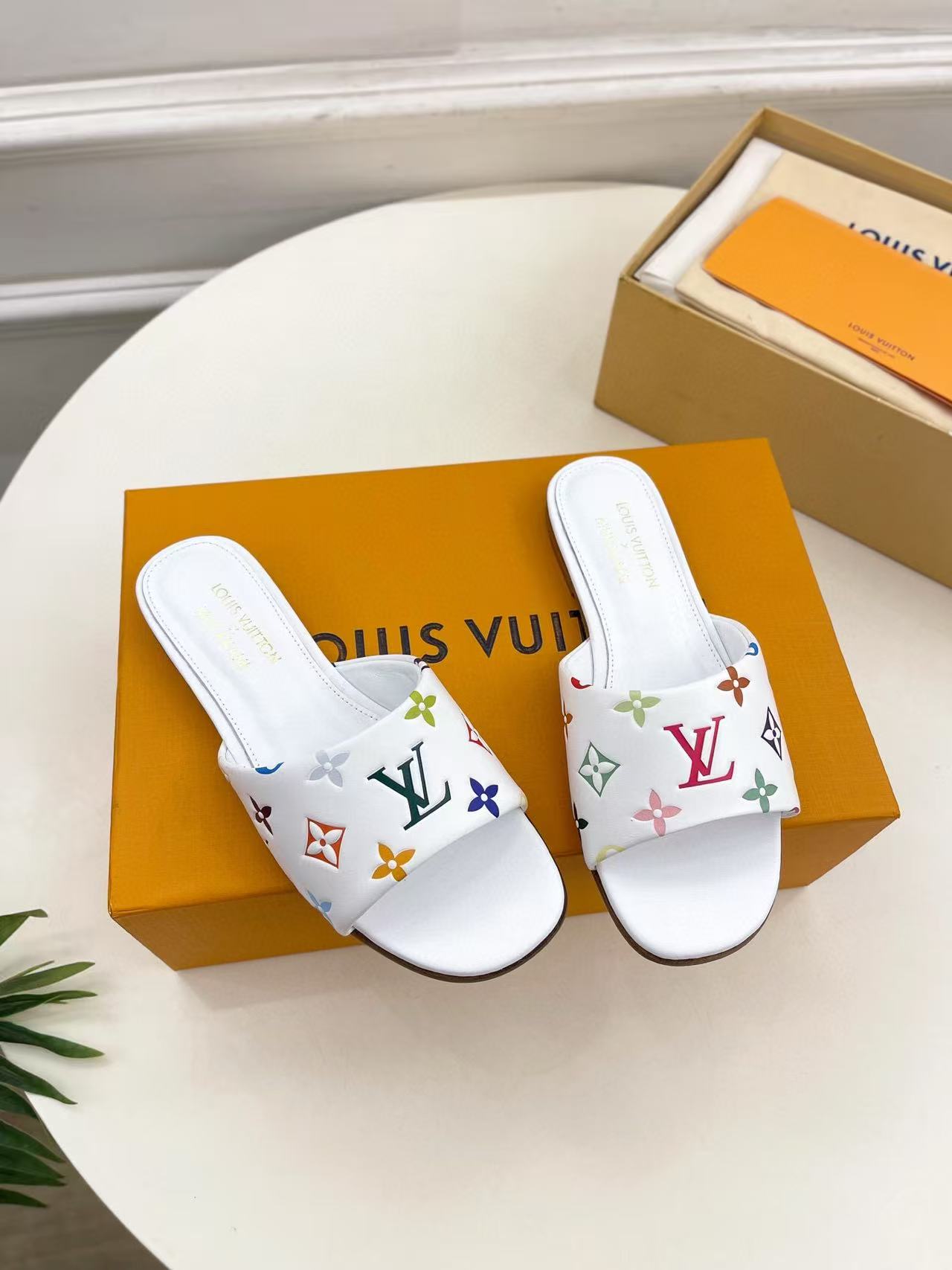 LVの高品質プリントスリッパ【50％割引+送料無料】