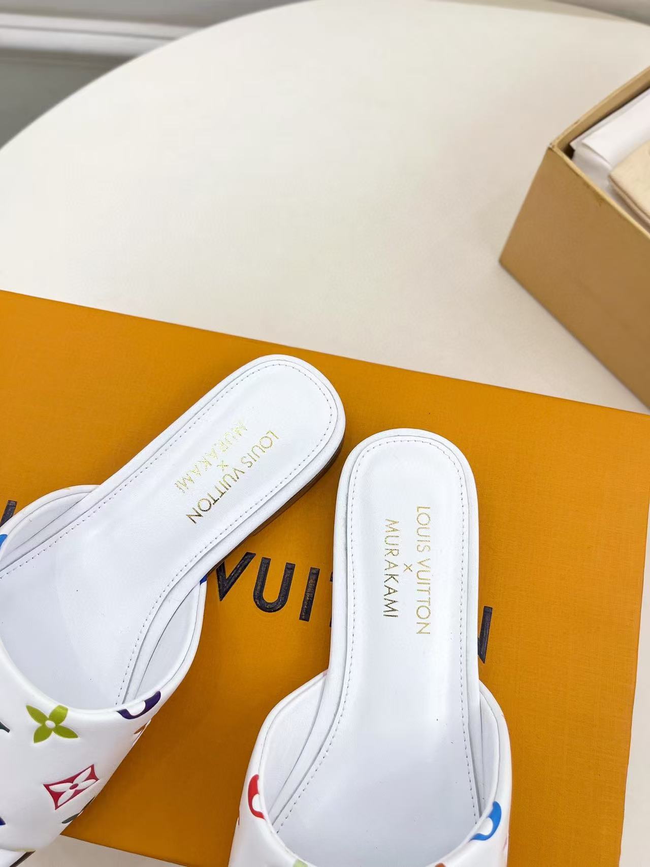 LVの高品質プリントスリッパ【50％割引+送料無料】